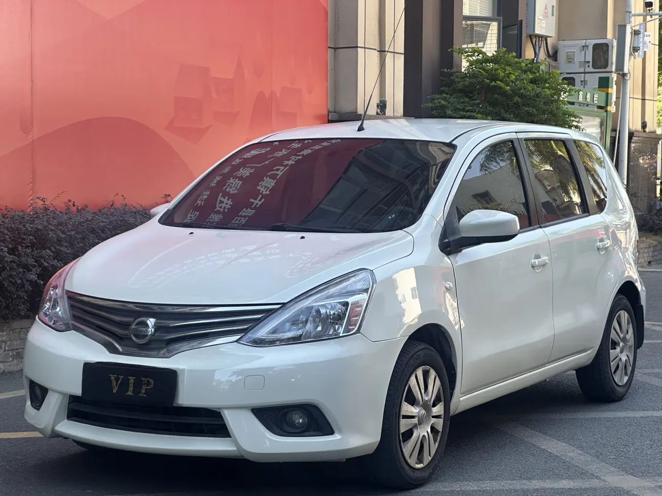 Nissan Li Wei  из Китая