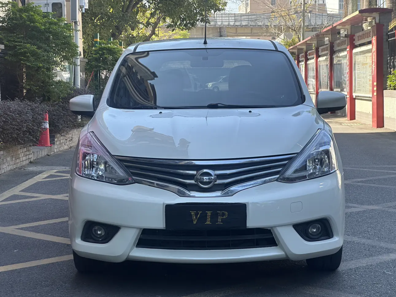 Nissan Li Wei  из Китая