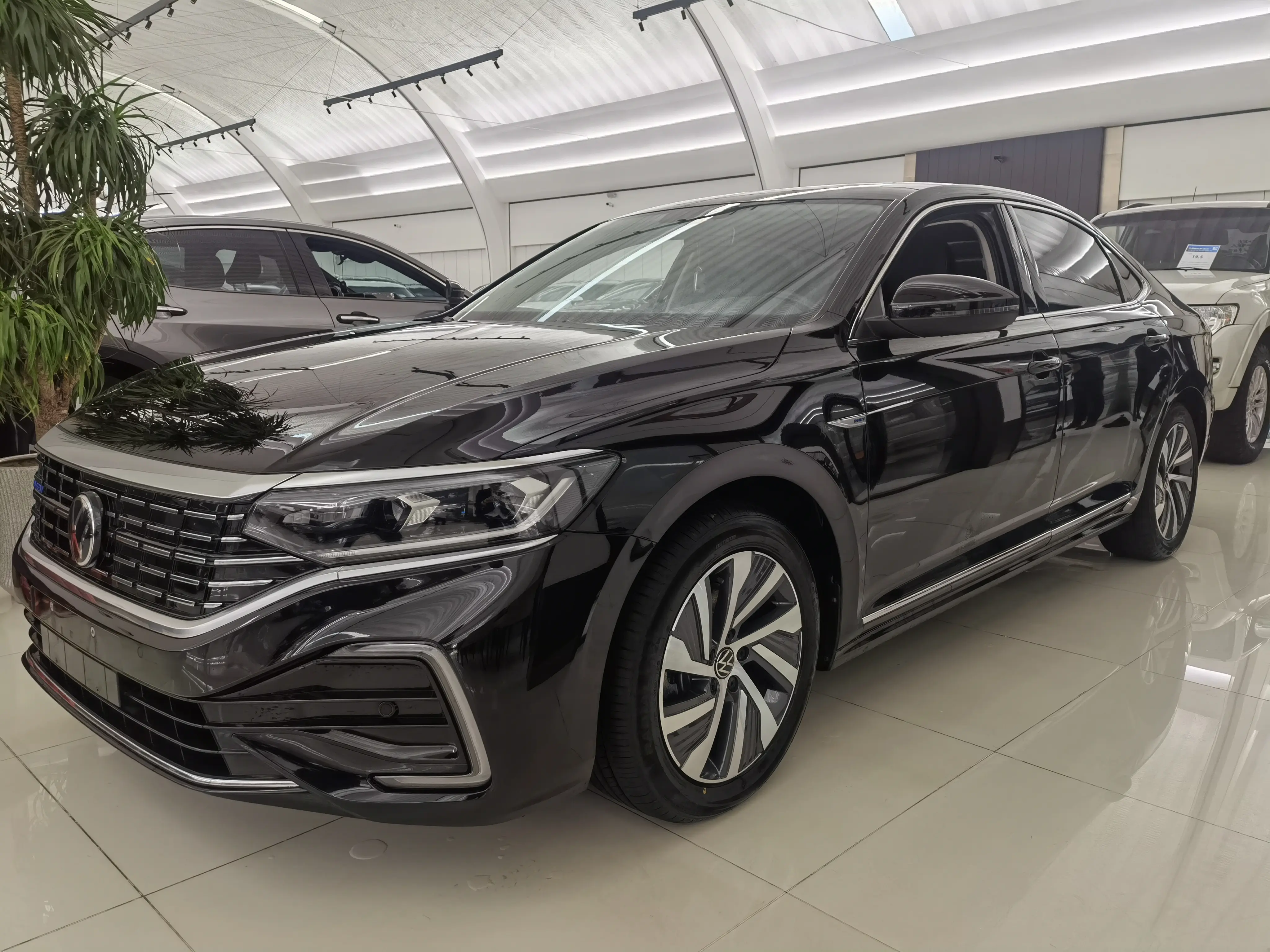 Volkswagen Passat PHEV  из Китая