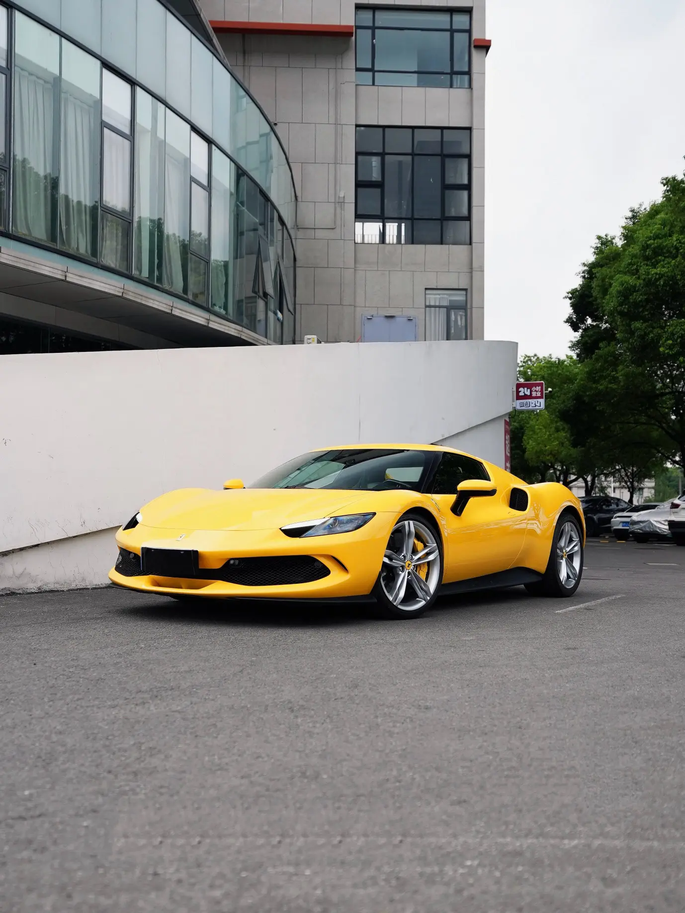 Ferrari 296  из Китая