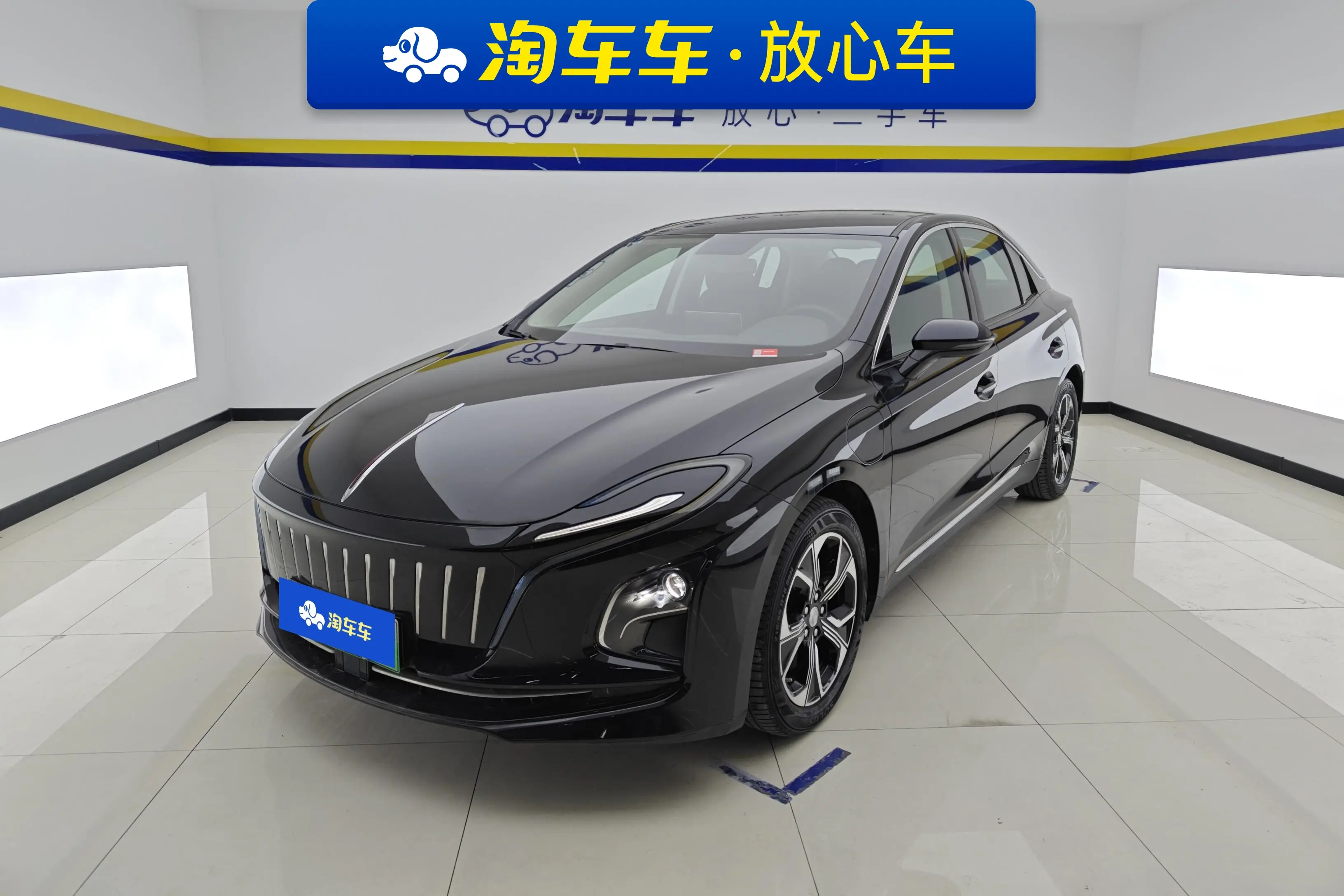 Hongqi E-QM5  из Китая