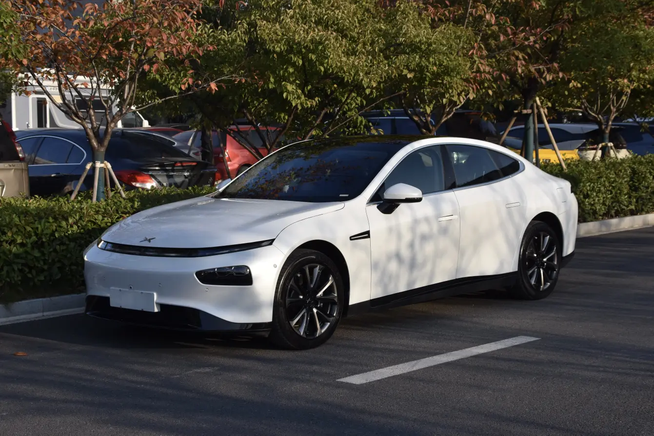 Xpeng P7  из Китая