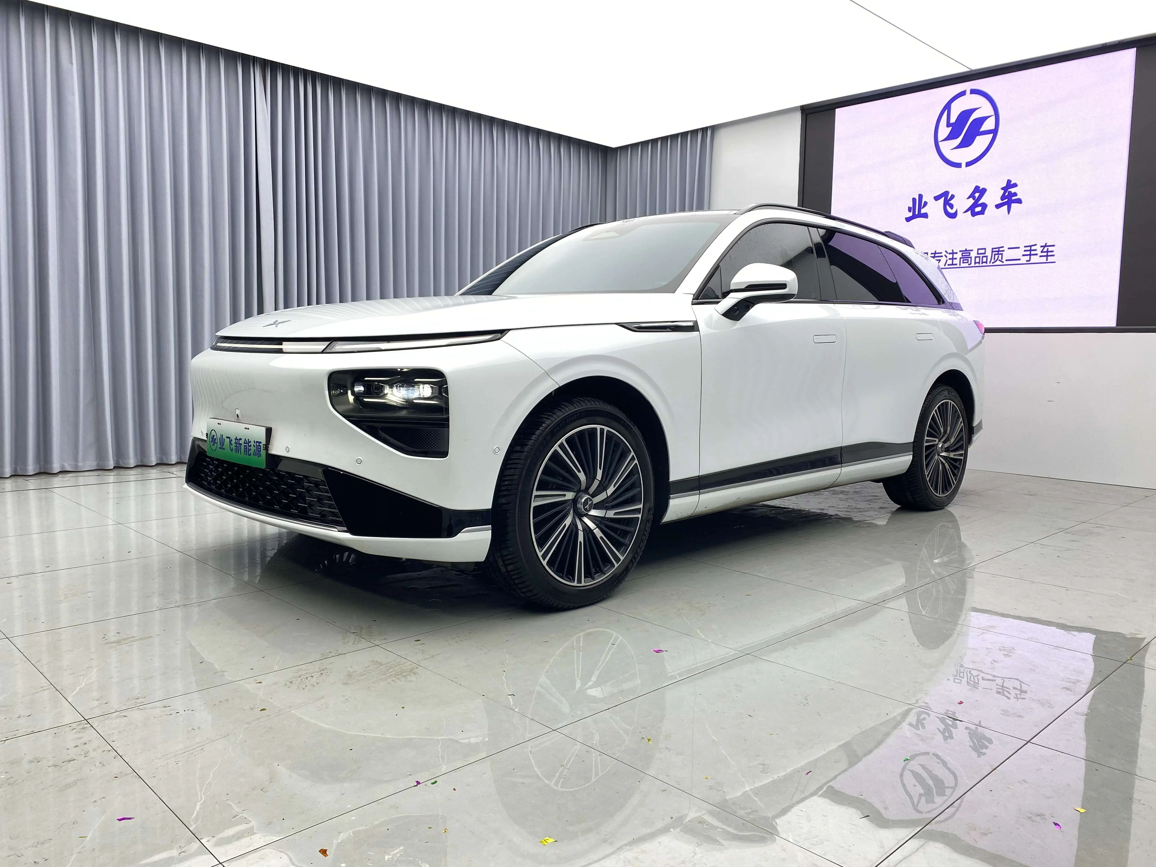 Xpeng G9  из Китая