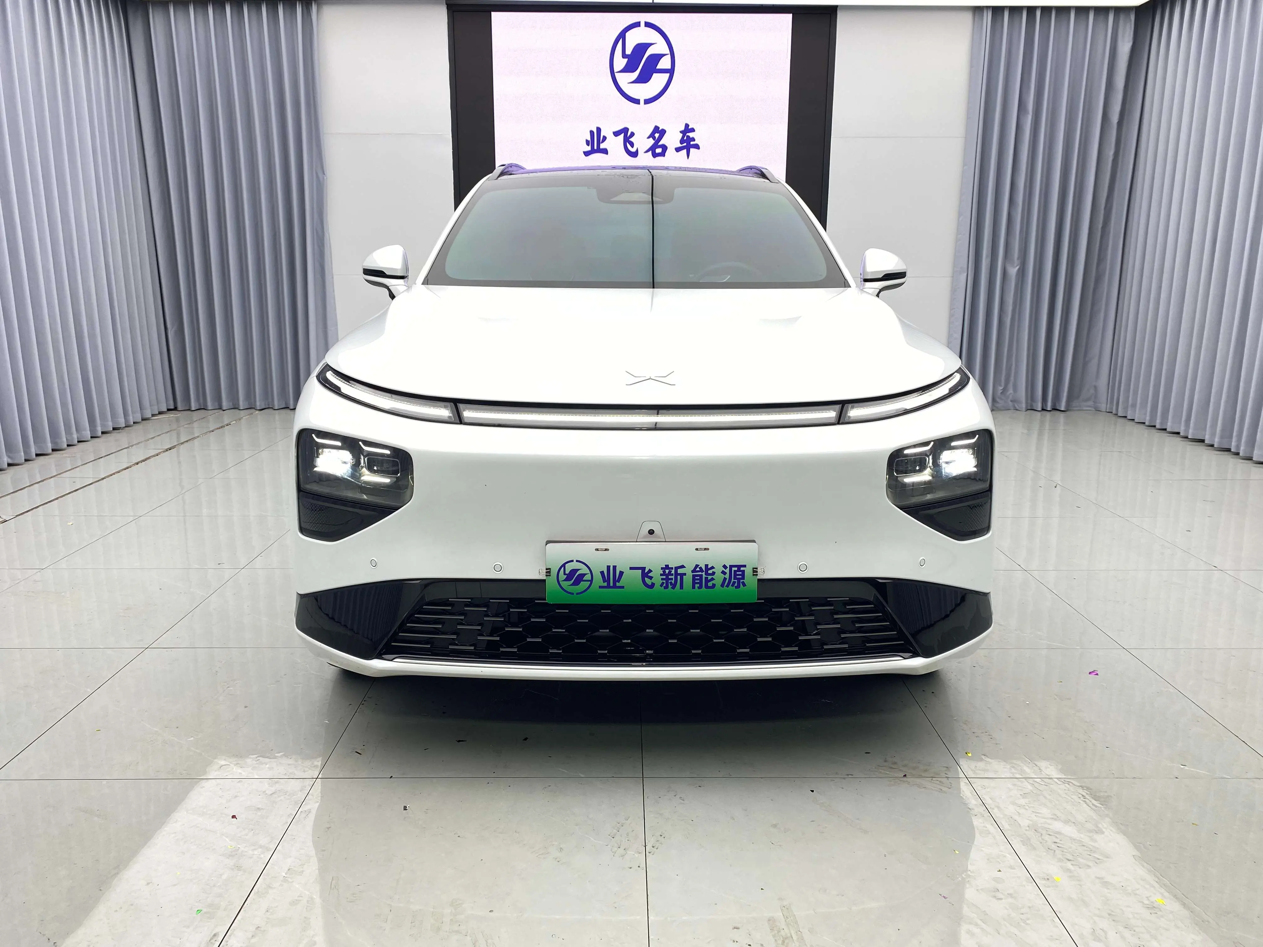 Xpeng G9  из Китая