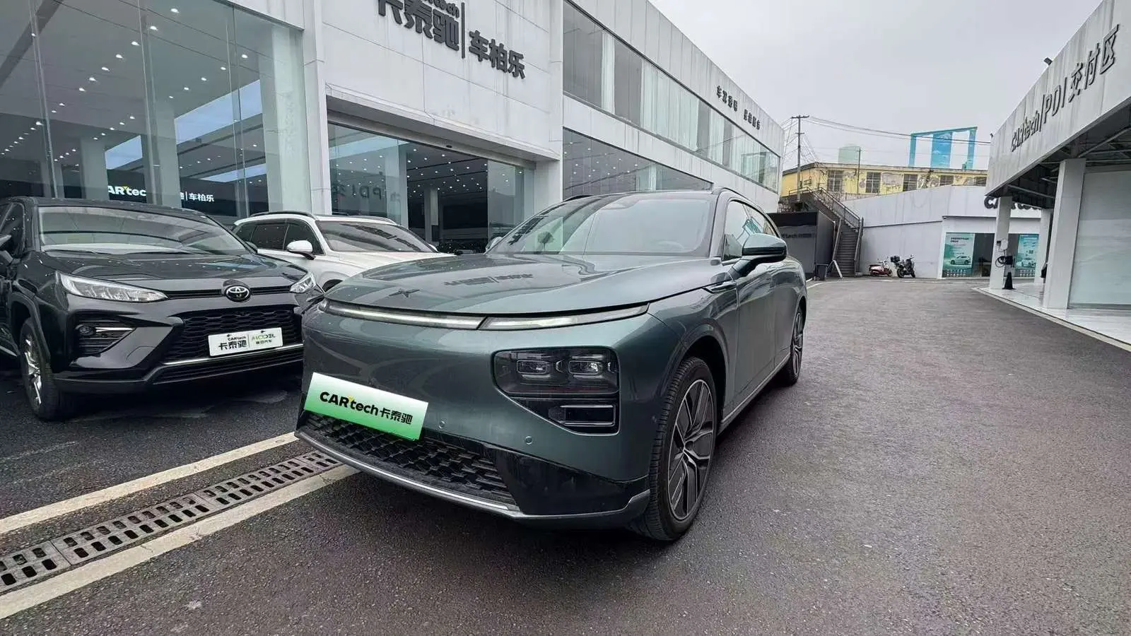 Xpeng G9  из Китая