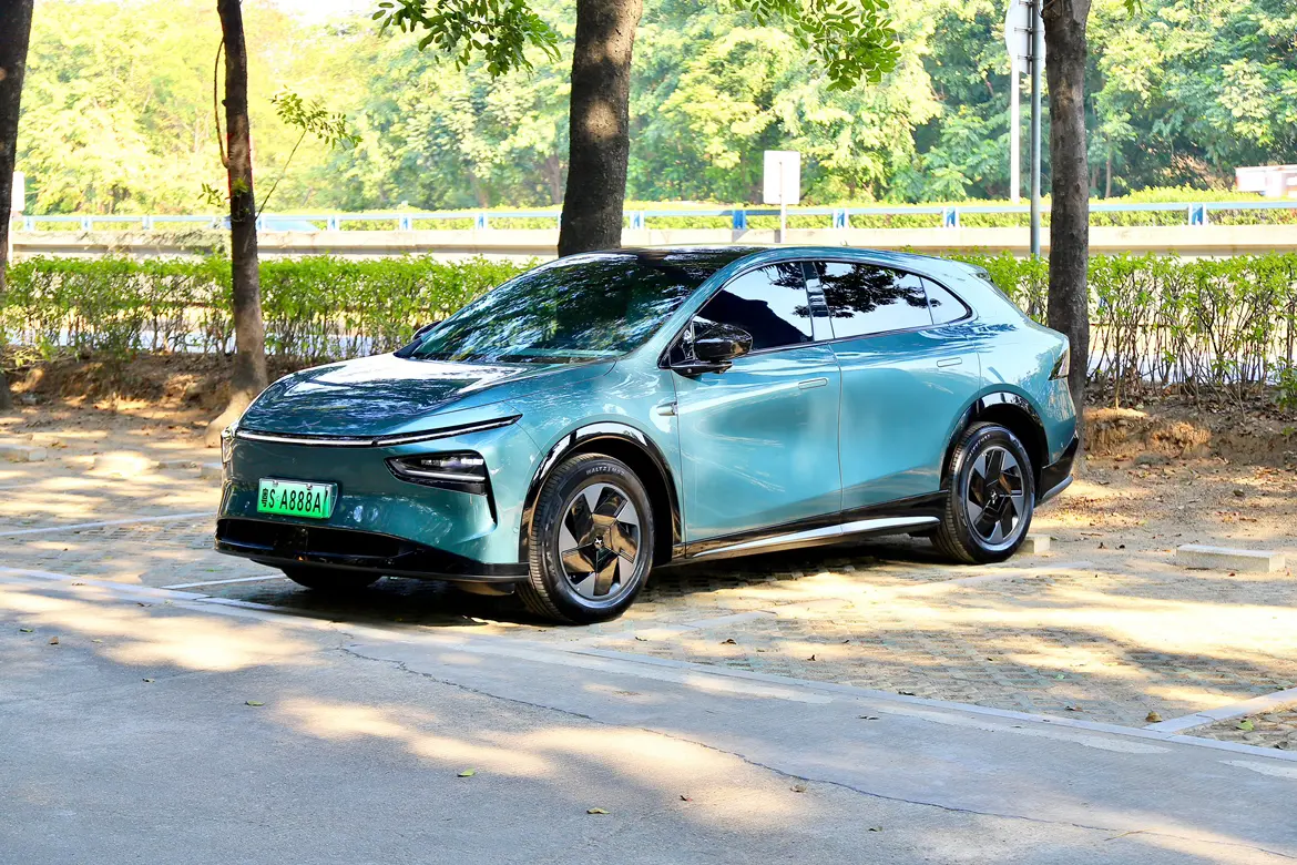 Xpeng G7  из Китая