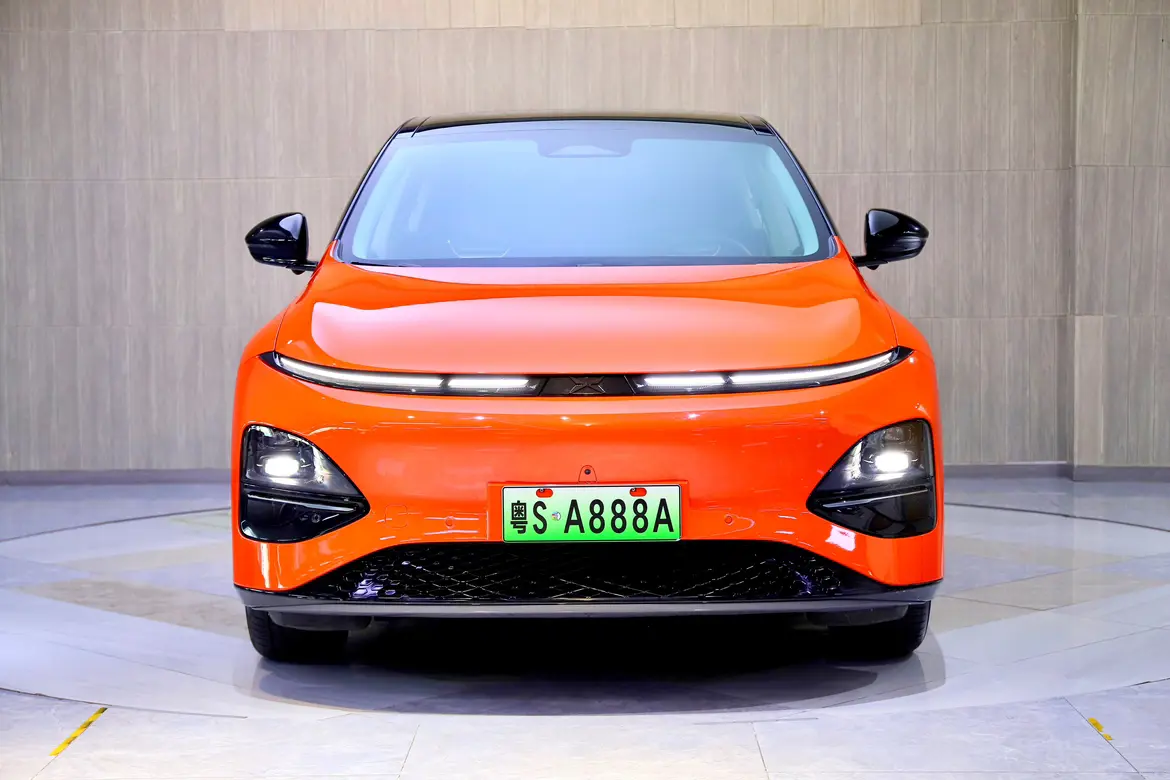 Xpeng G6  из Китая