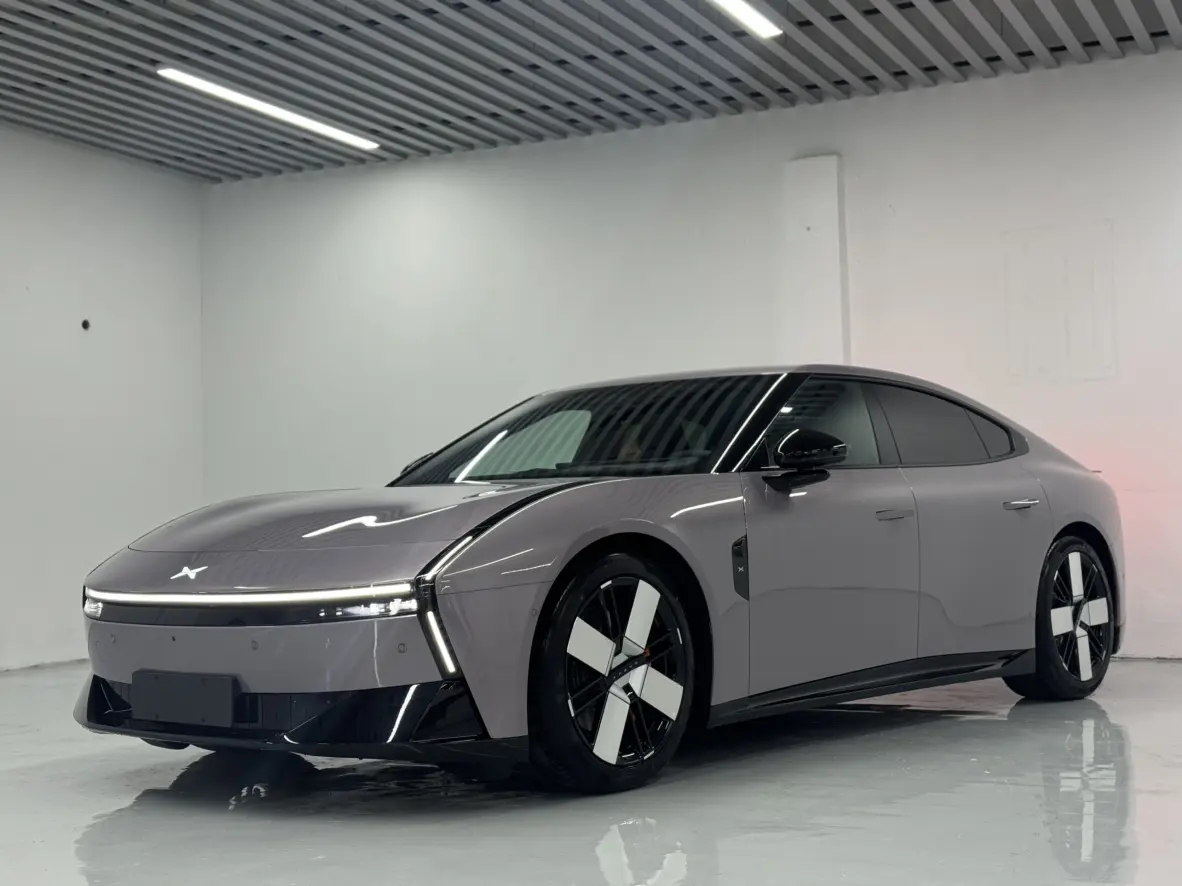 Xpeng P7  из Китая