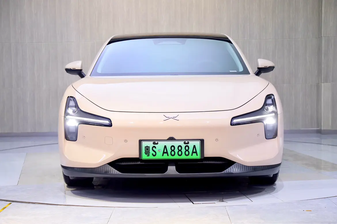 Xpeng Xiaopeng MONA M03  из Китая