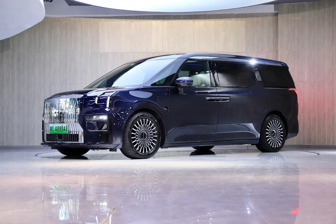 ZEEKR 009  из Китая