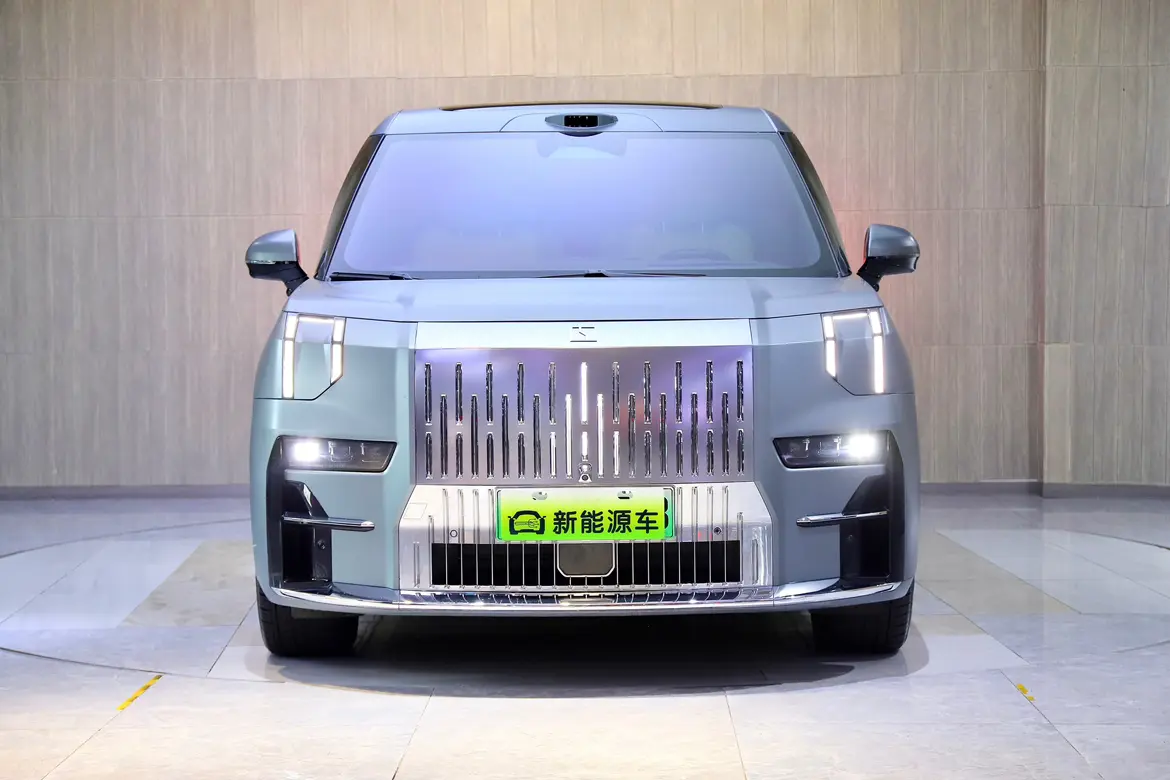 ZEEKR 009  из Китая