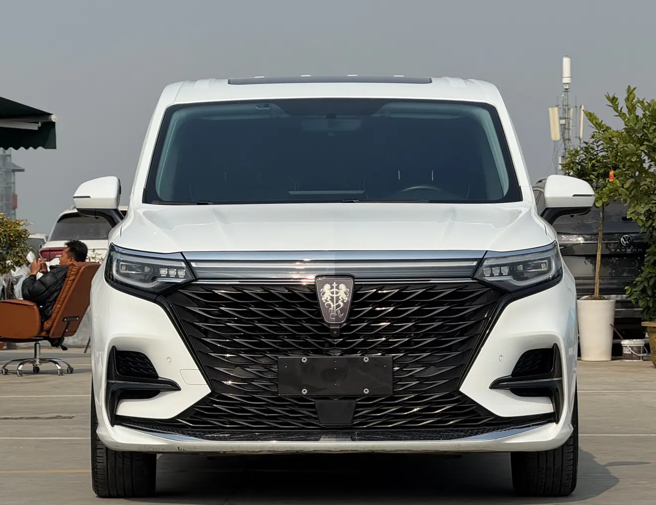 Roewe iMAX8  из Китая