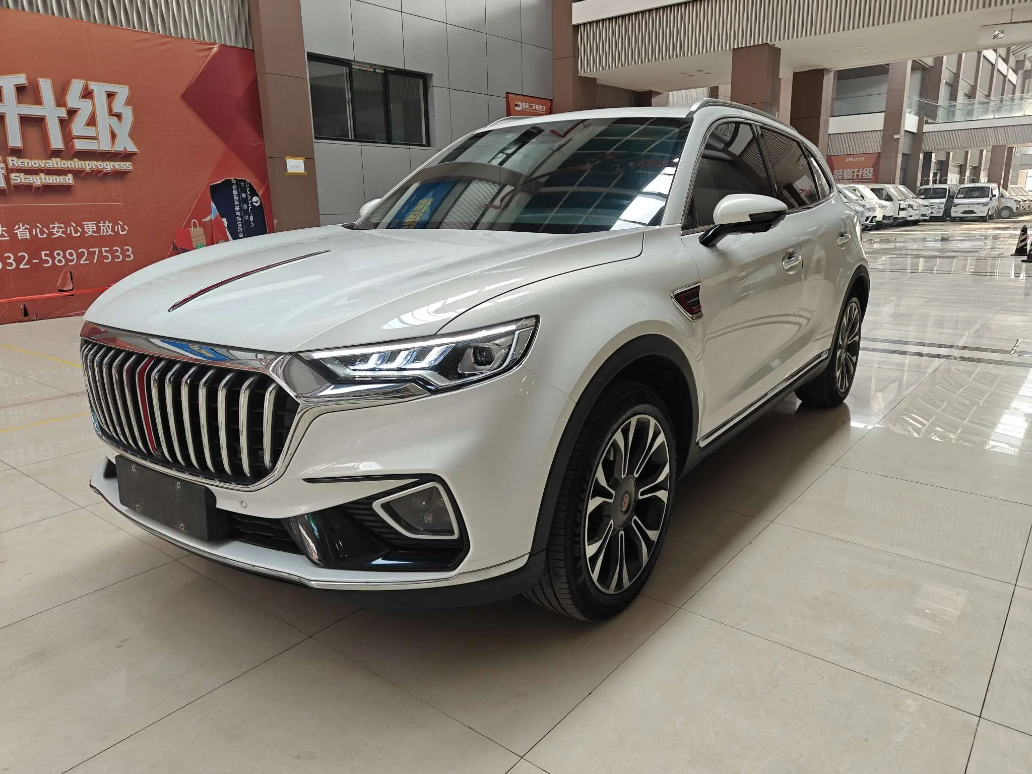 Hongqi HS5  из Китая