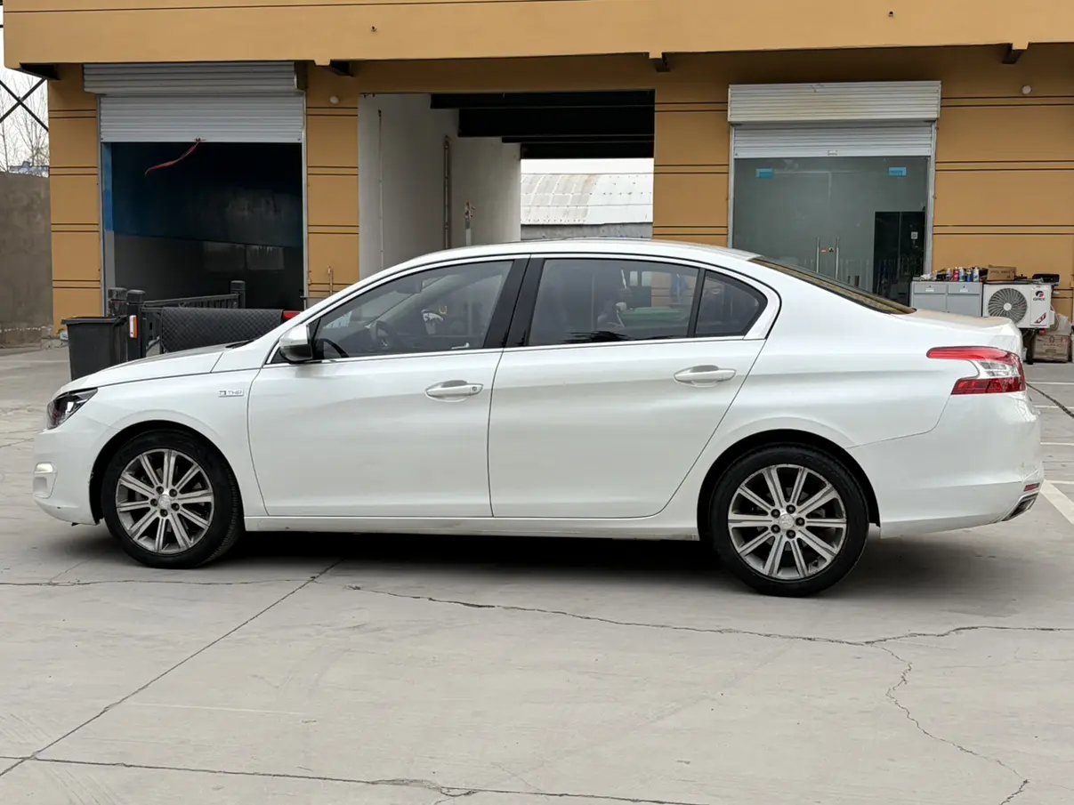Peugeot 408