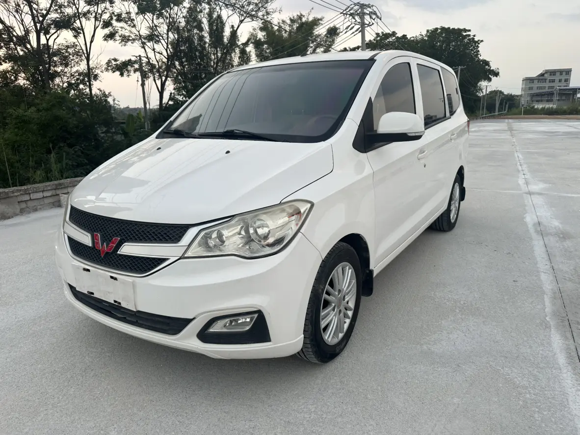 Wuling Hongguang  из Китая