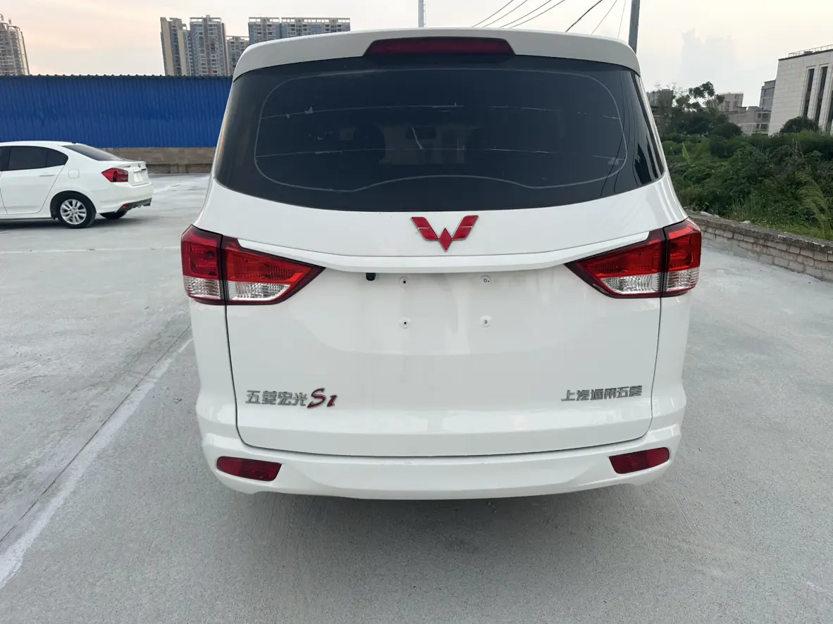 Wuling Hongguang  из Китая