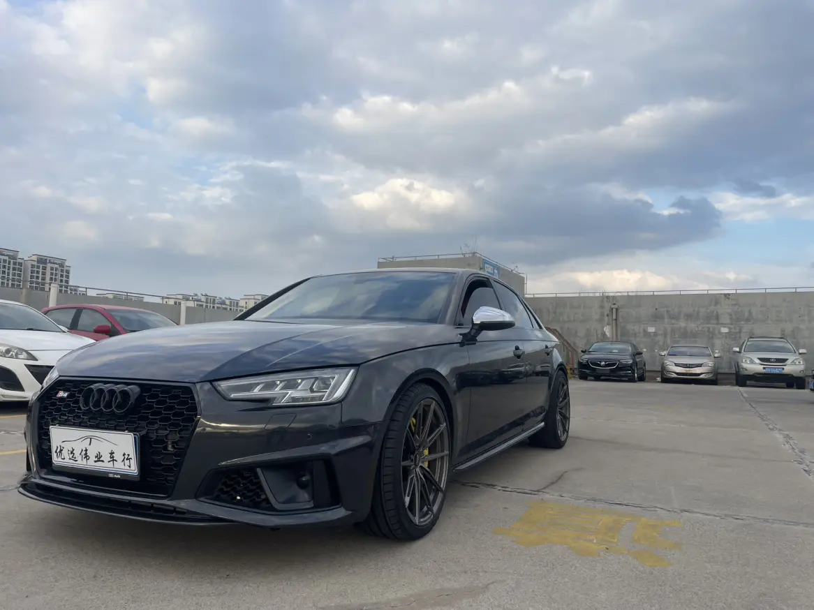 Audi S4  из Китая