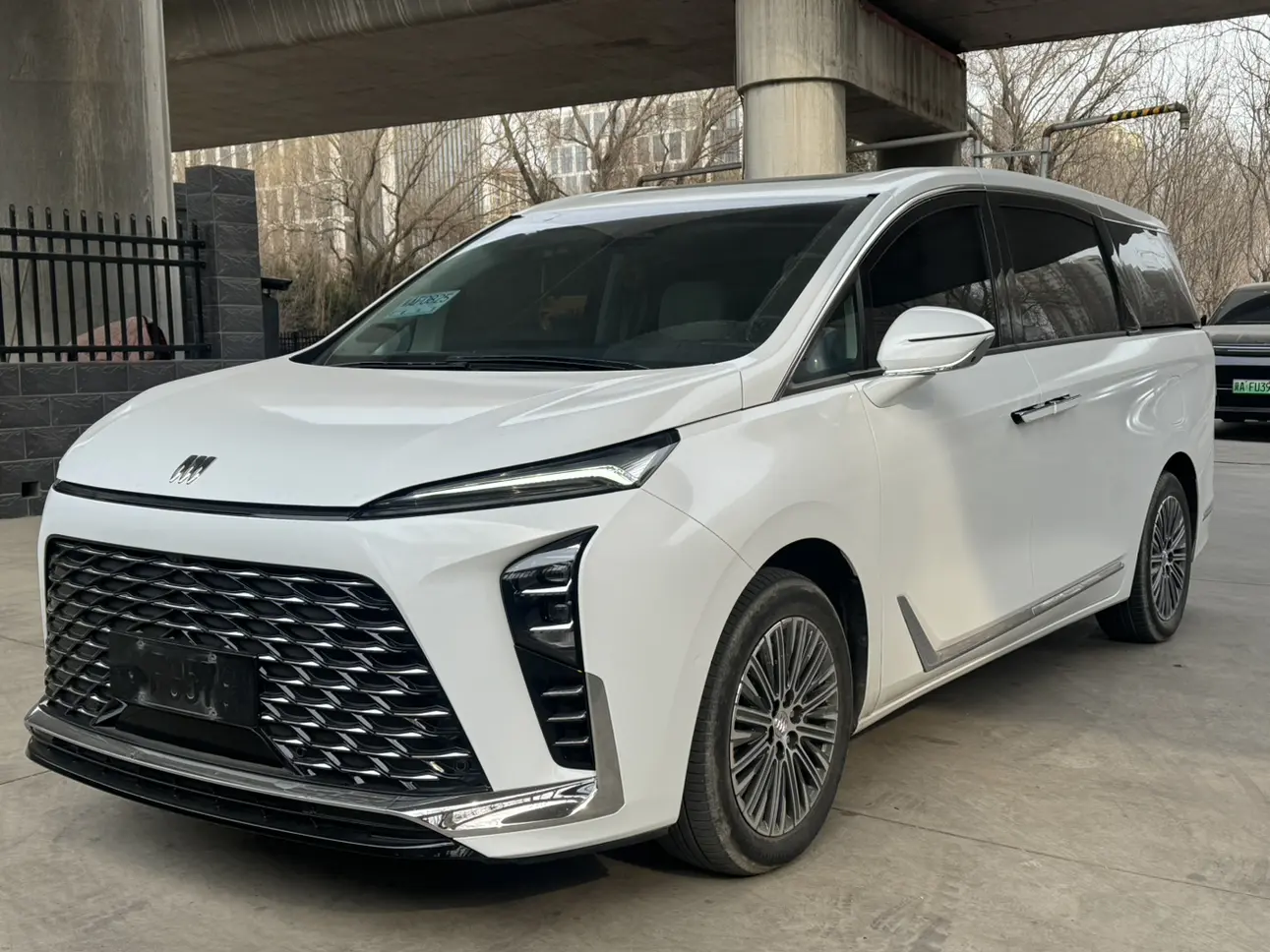 Buick GL8 PHEV  из Китая