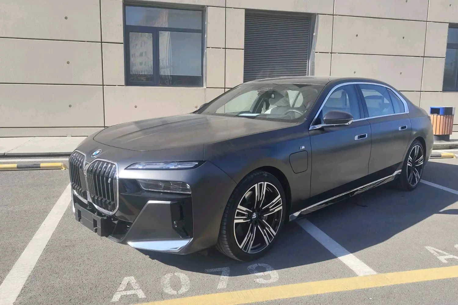 BMW i7  из Китая