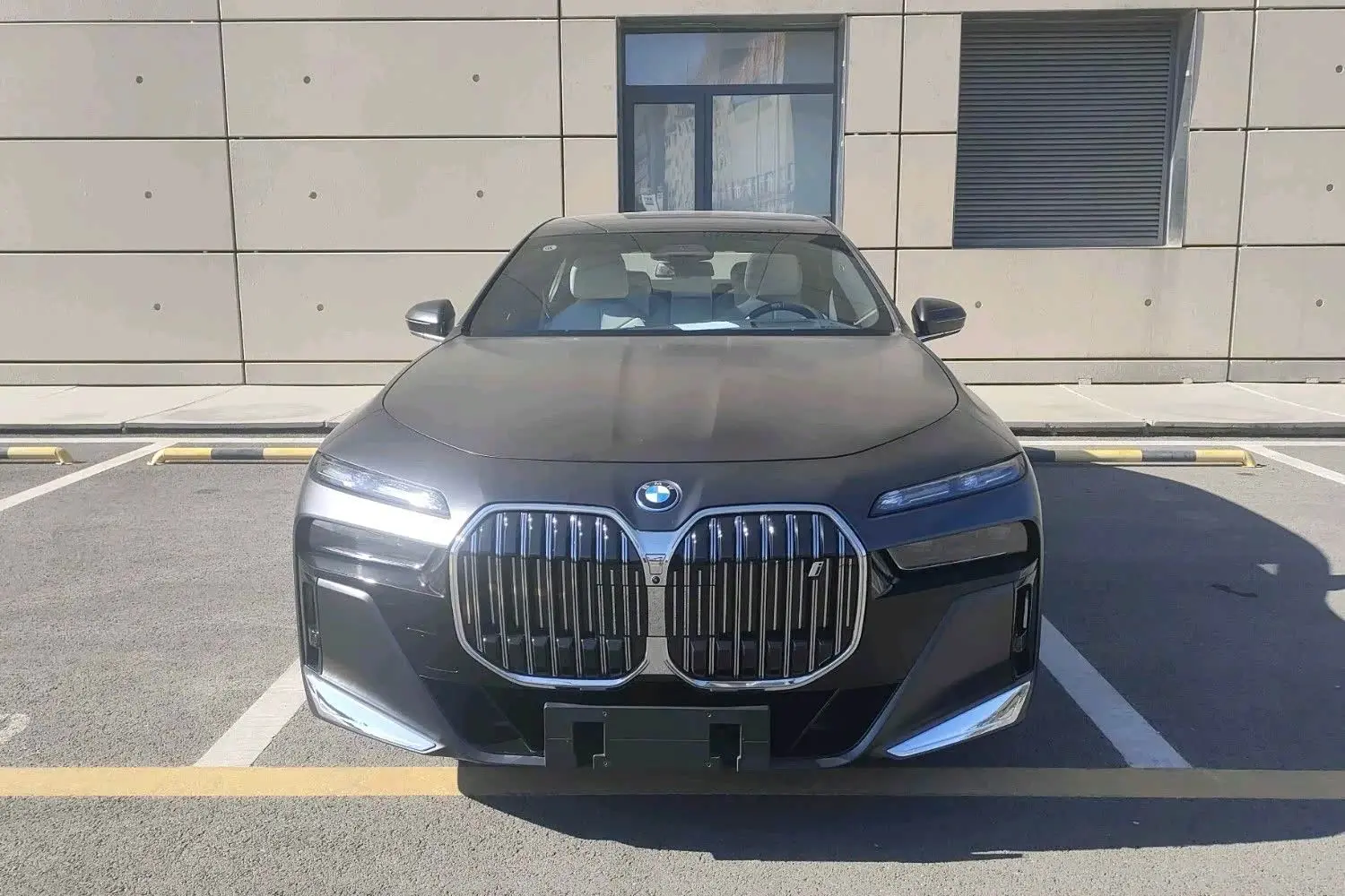 BMW i7  из Китая