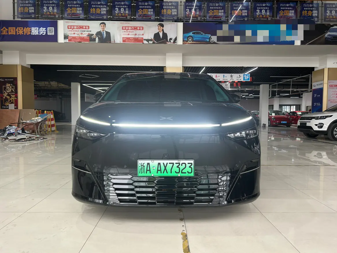 Xpeng X9  из Китая