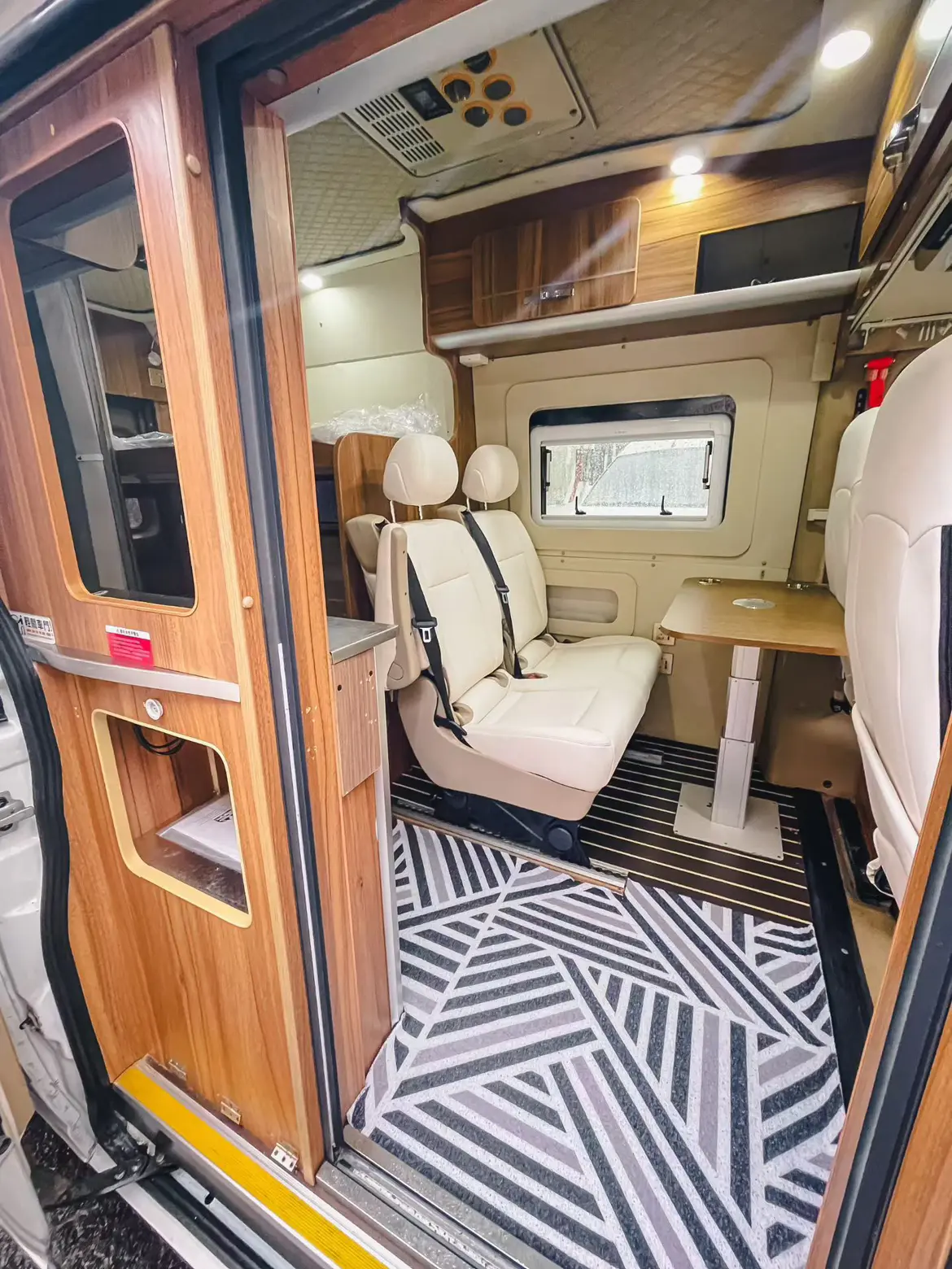 Dongfeng Yufeng RV  из Китая