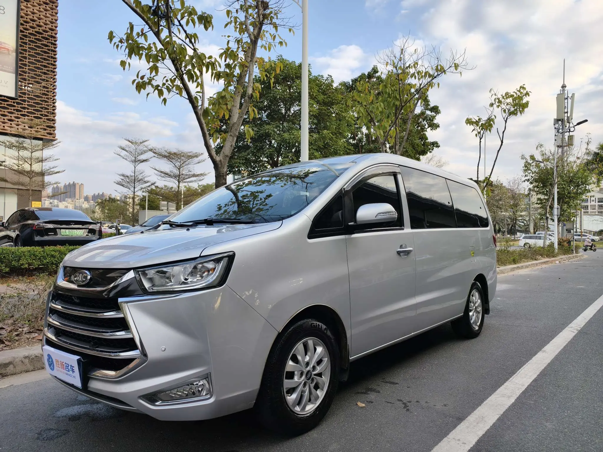 JAC Ruifeng M4  из Китая