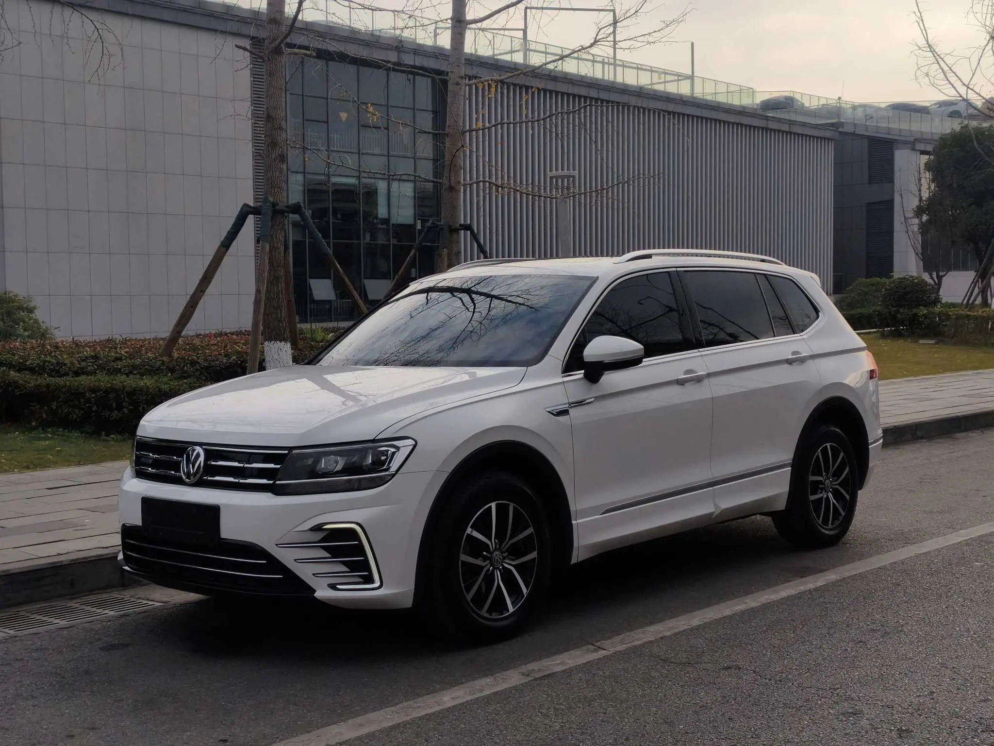 Volkswagen Tiguan L PHEV  из Китая