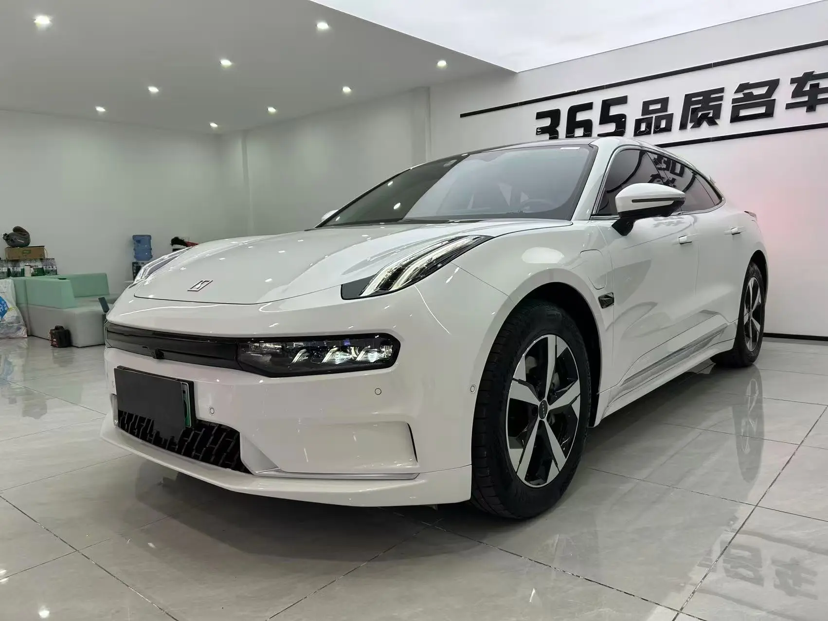 ZEEKR 001  из Китая