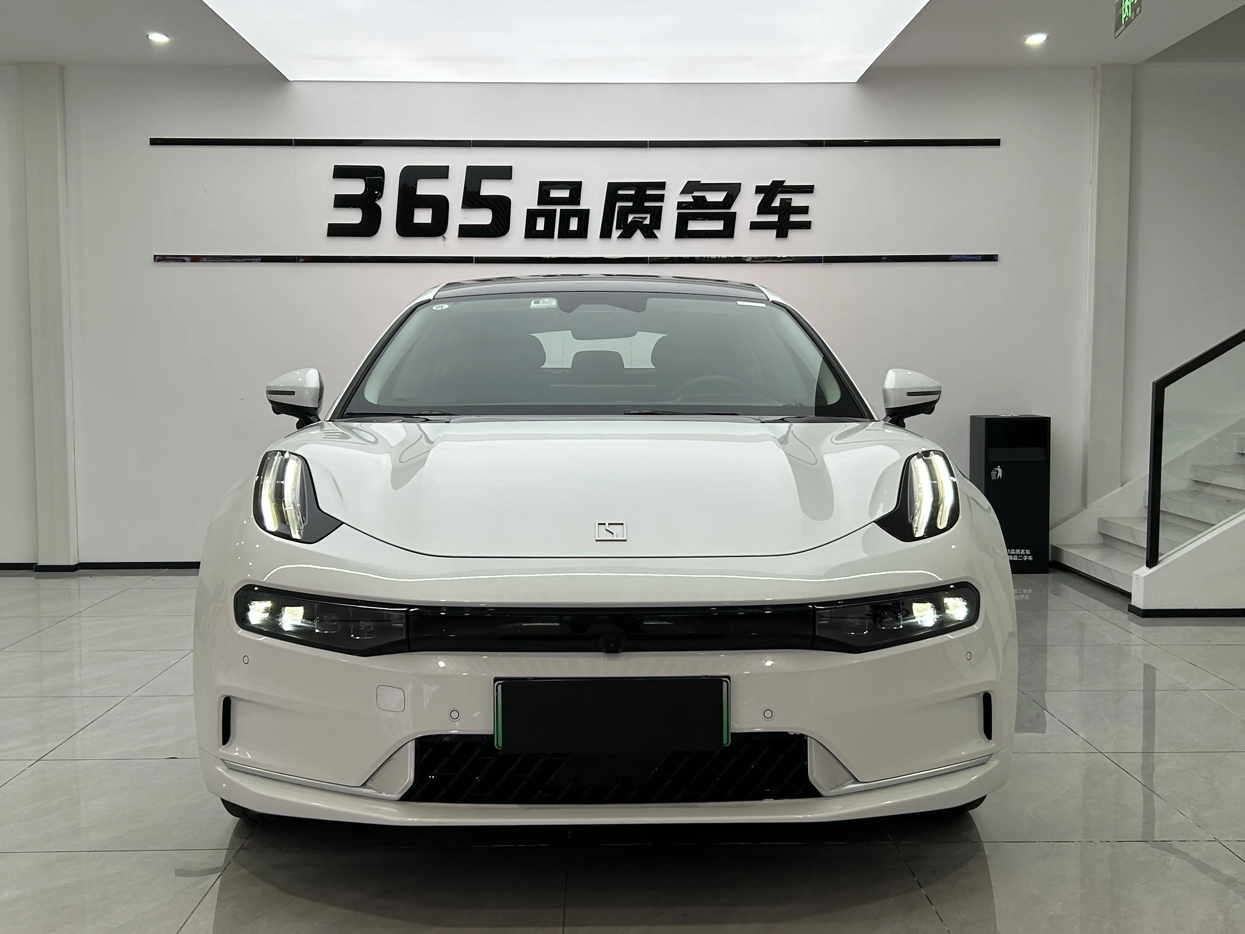 ZEEKR 001  из Китая