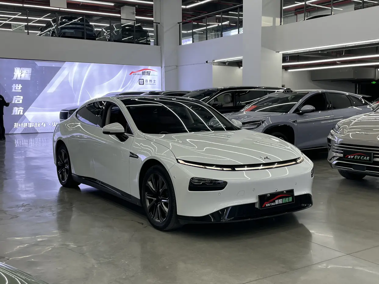 Xpeng P7  из Китая