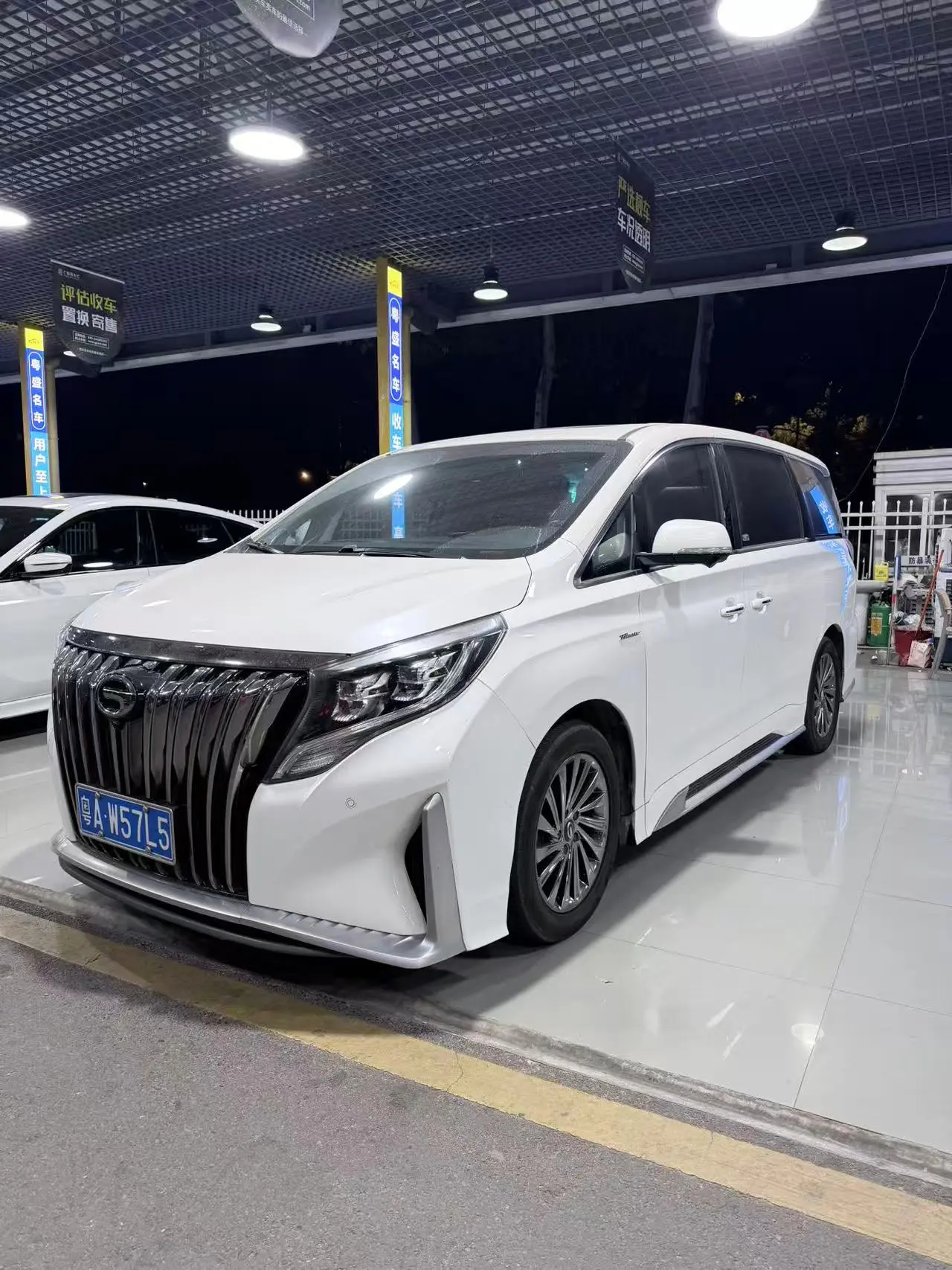 GAC Trumpchi M8  из Китая