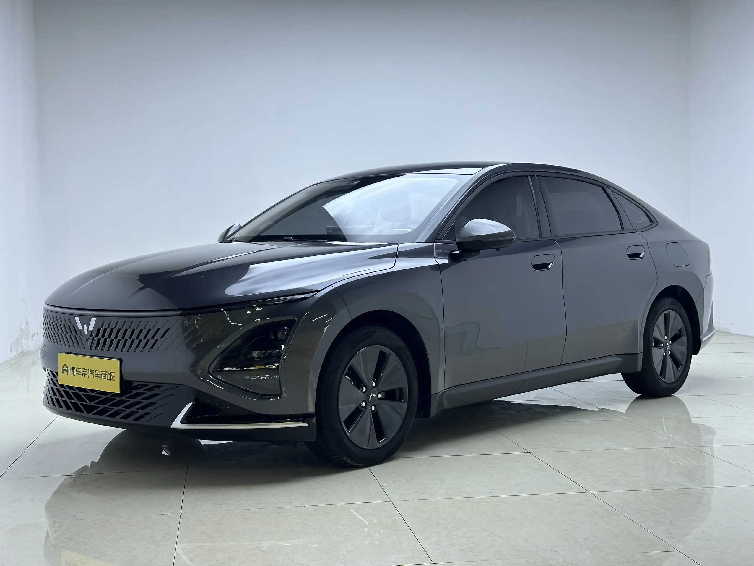 Wuling Starlight PHEV  из Китая