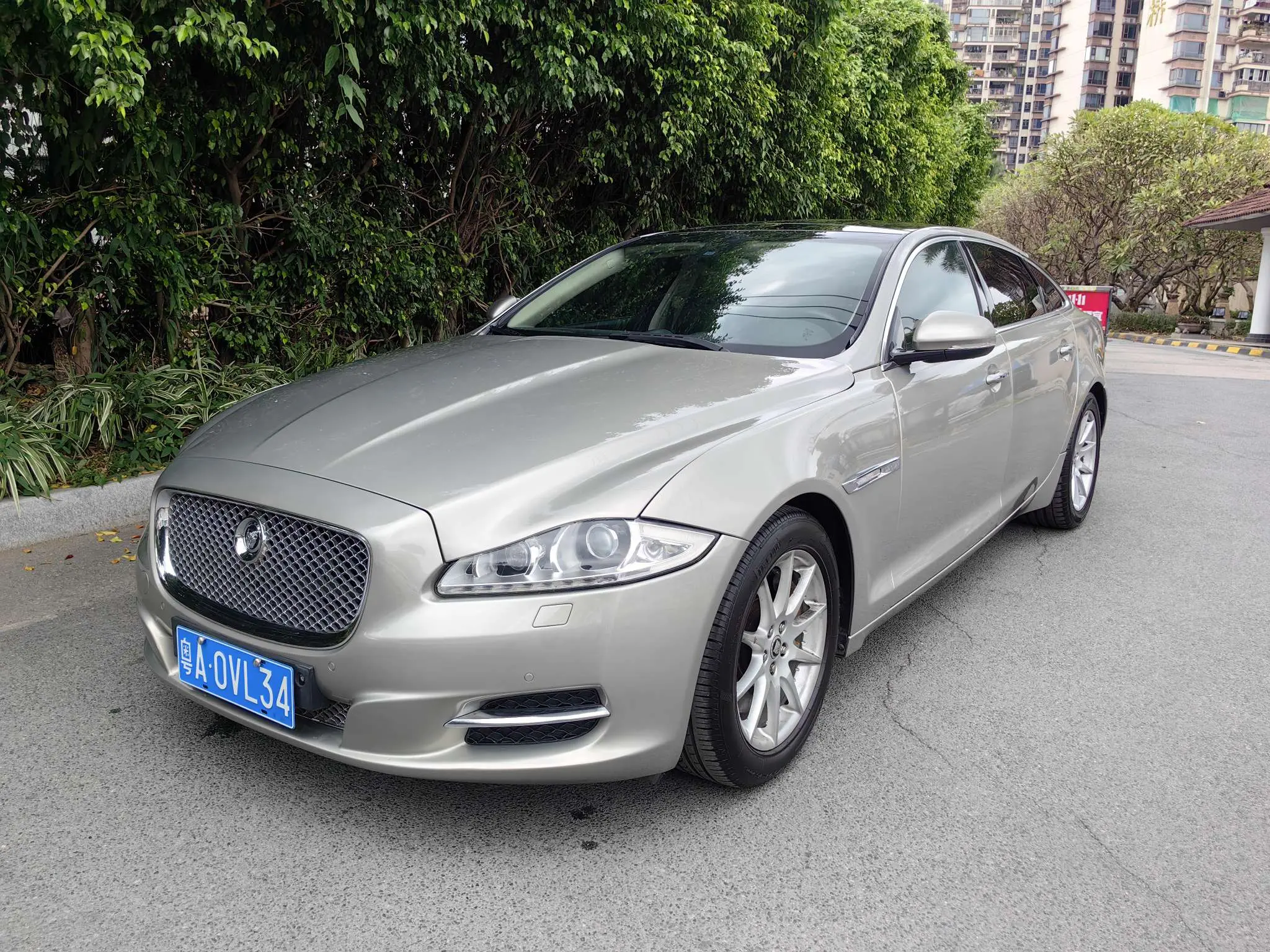 Jaguar XJ