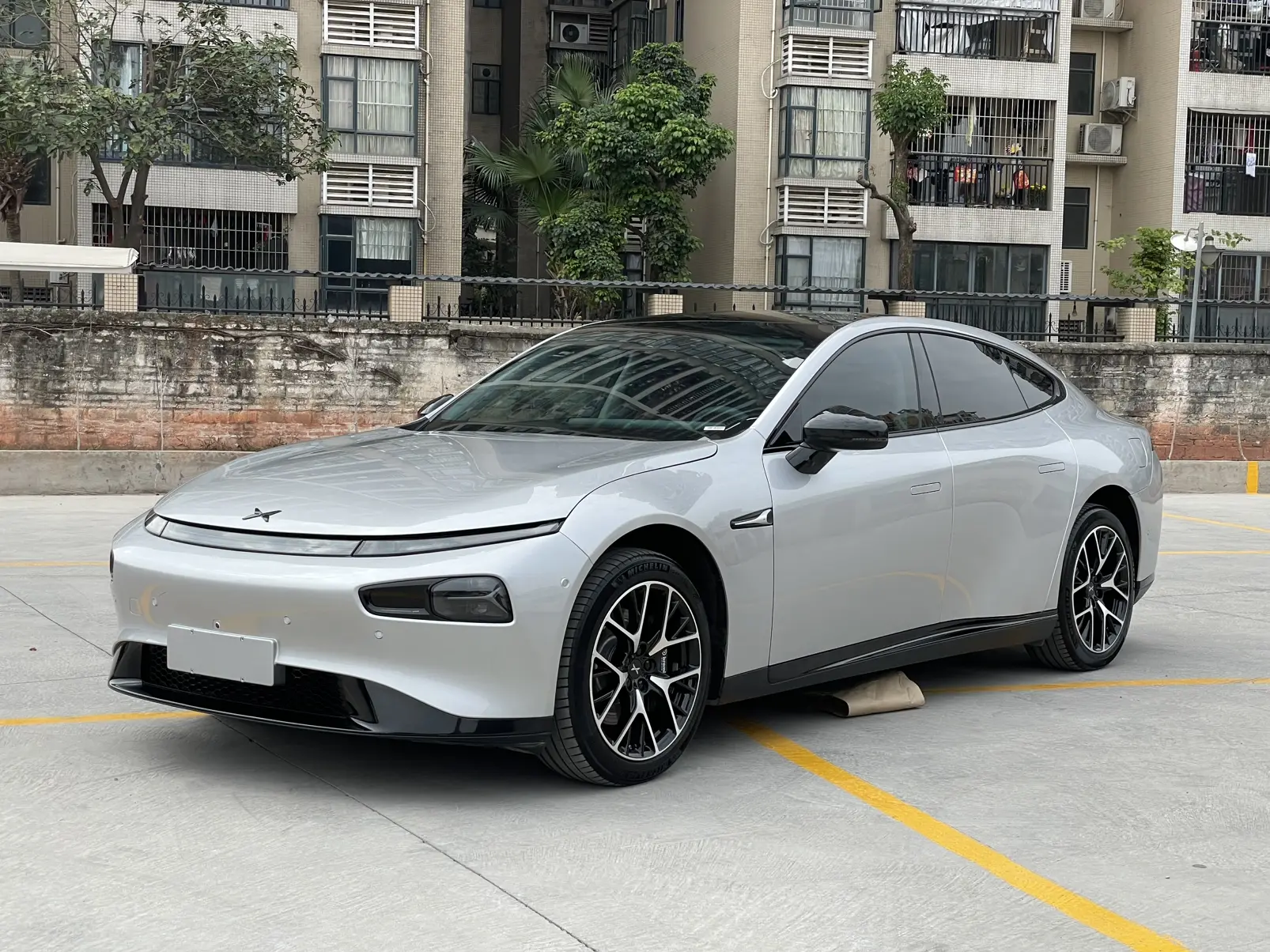 Xpeng P7  из Китая