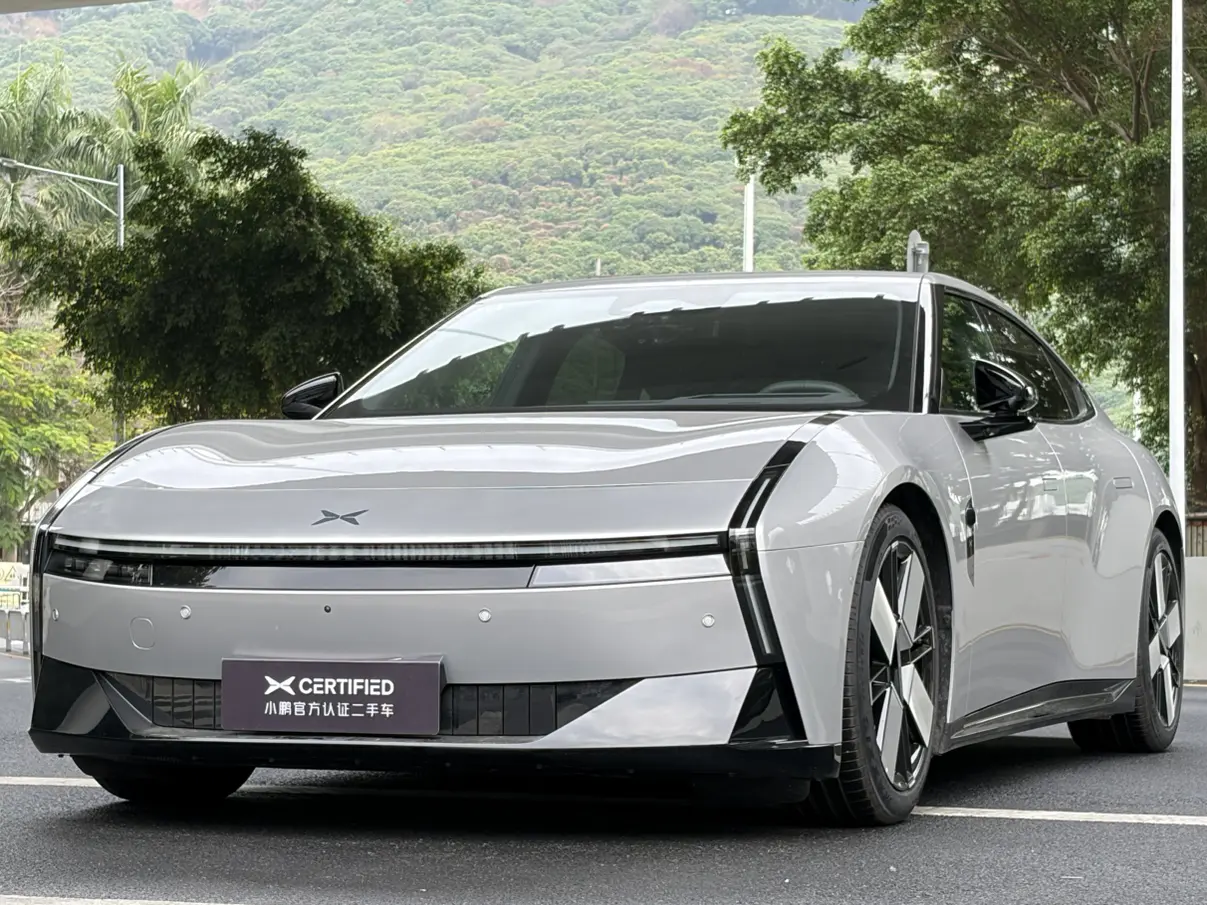 Xpeng P7  из Китая