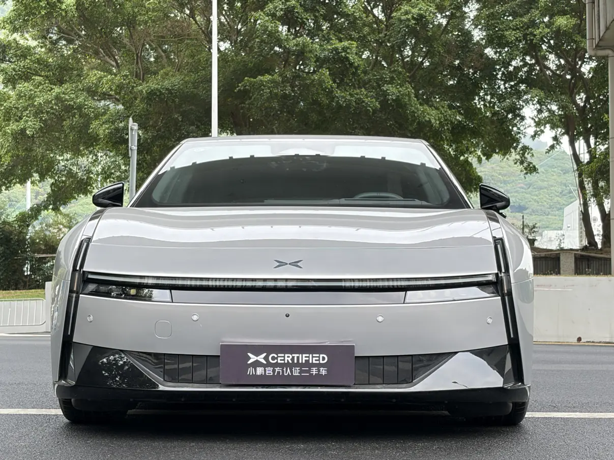 Xpeng P7  из Китая