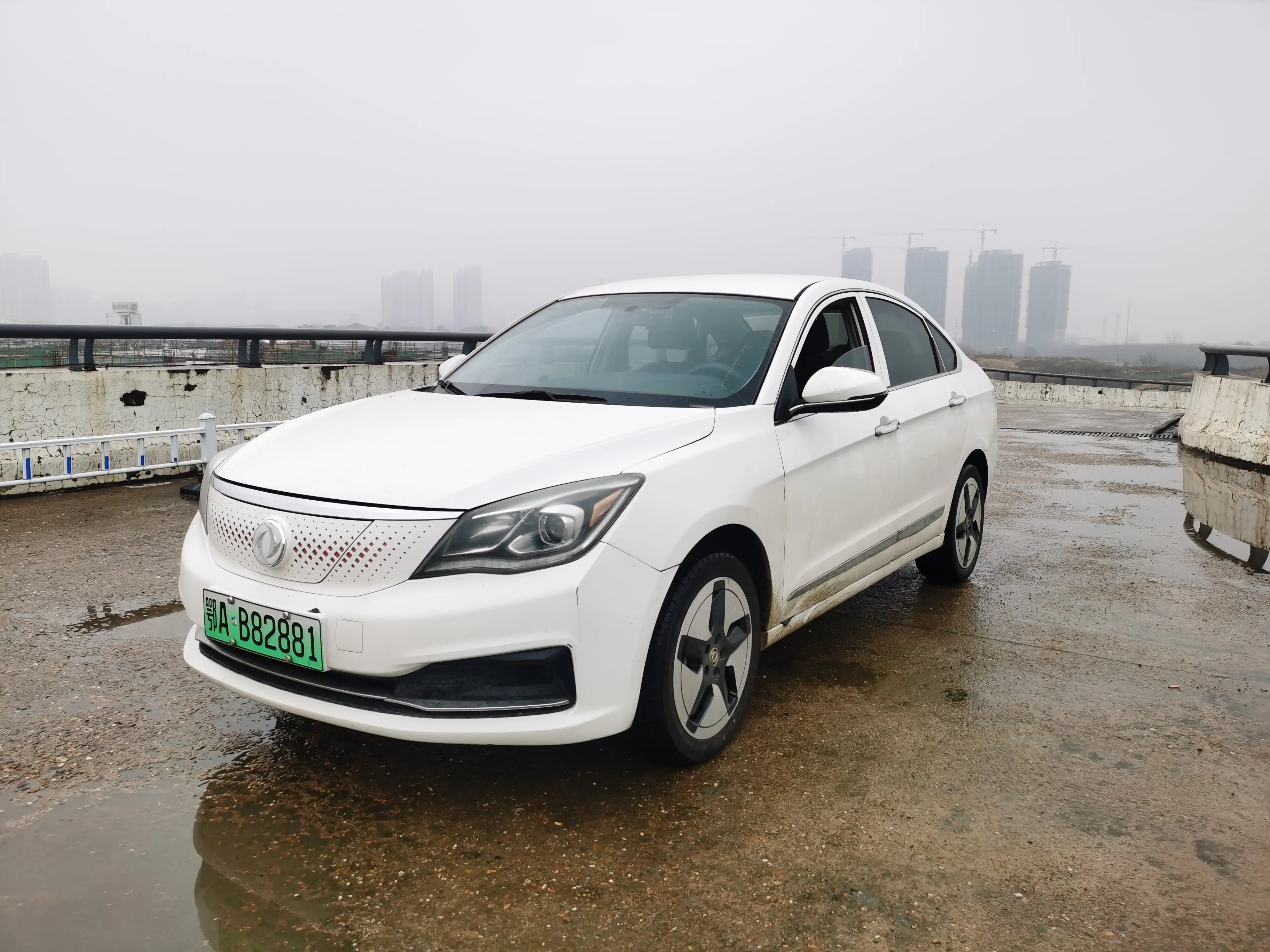 Dongfeng Fengshen E70  из Китая