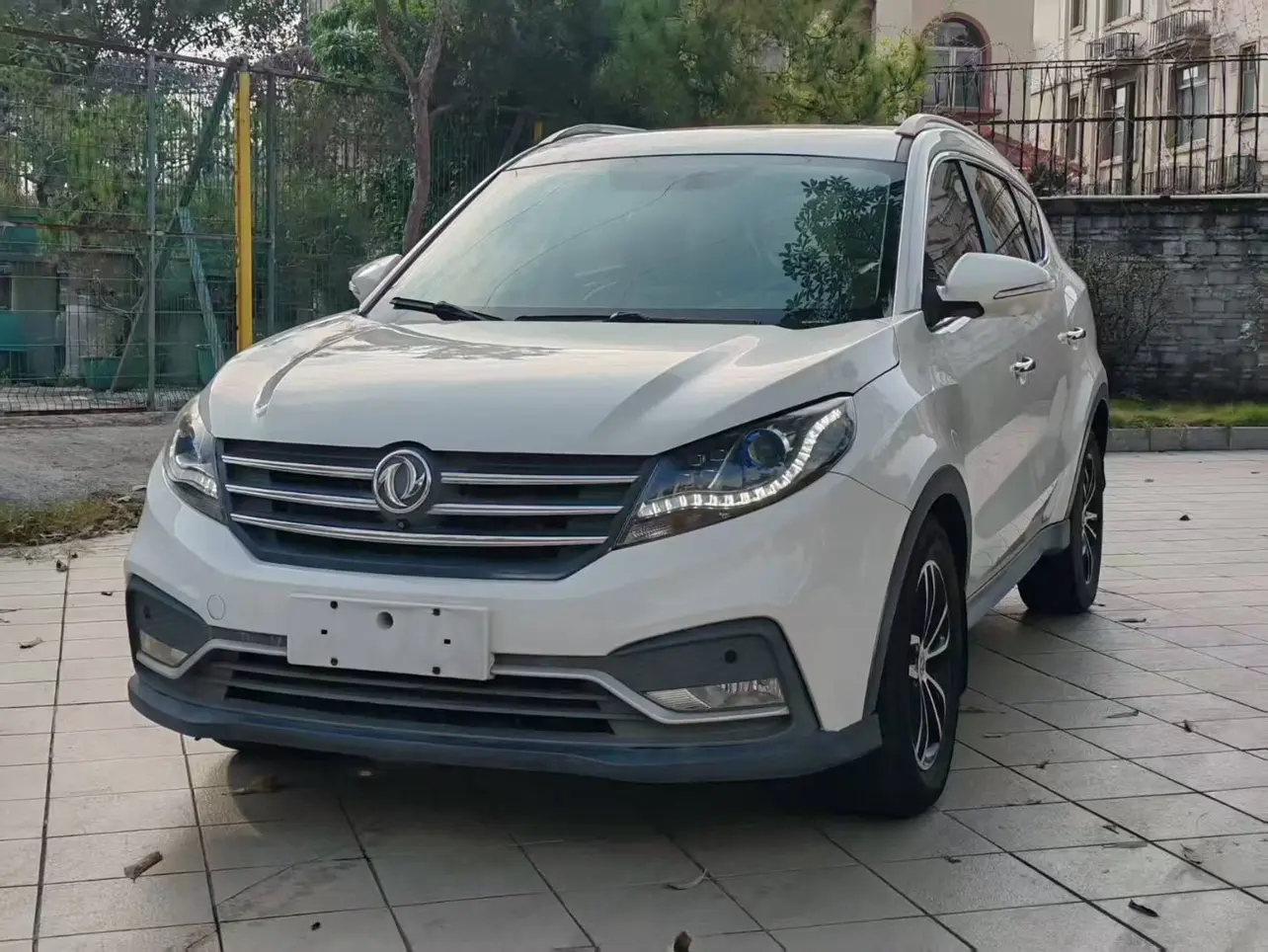 Dongfeng Fengon 580  из Китая