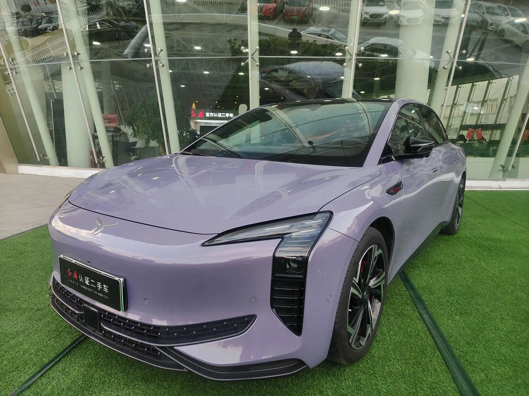 Hongqi EH7  из Китая