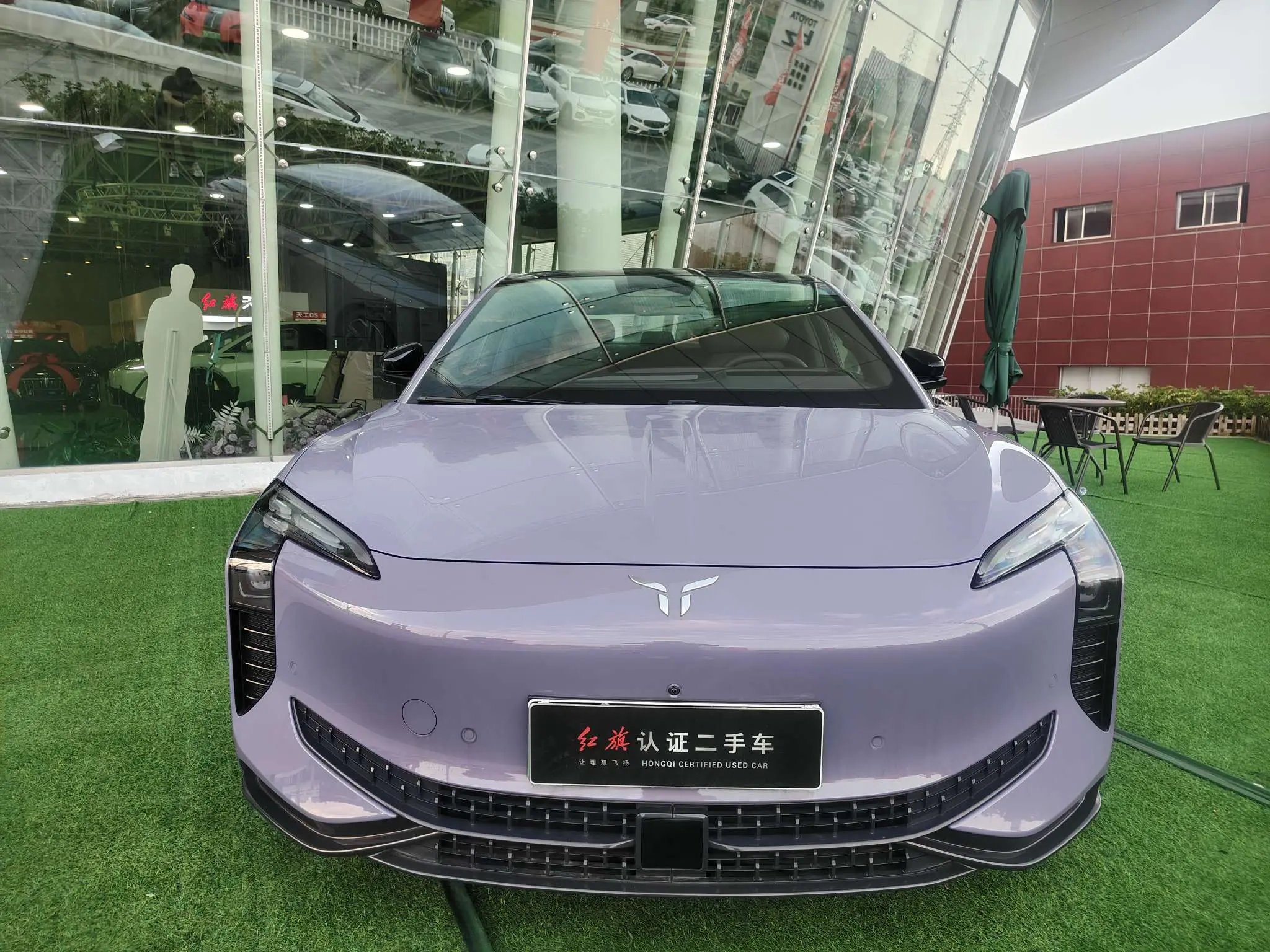 Hongqi EH7  из Китая