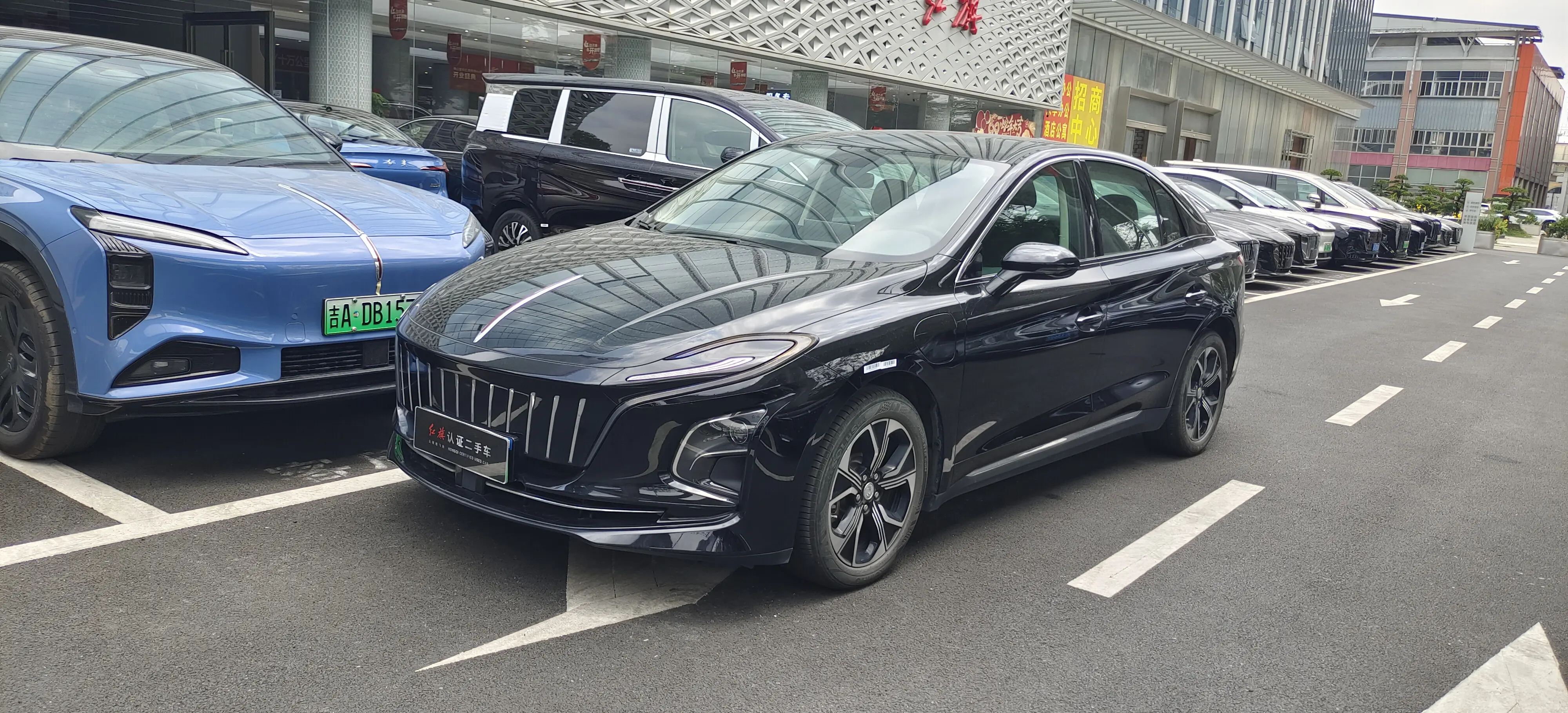 Hongqi E-QM5  из Китая