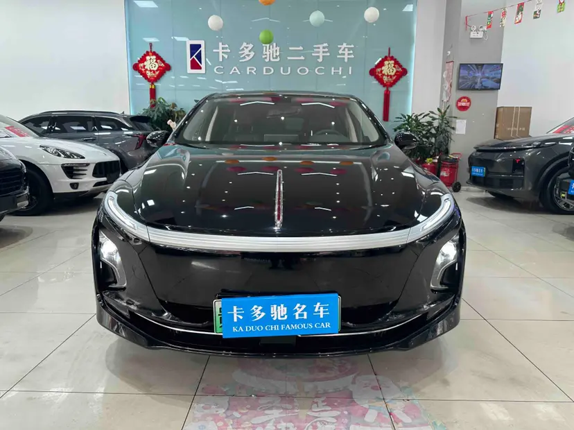 Hongqi E-QM5  из Китая