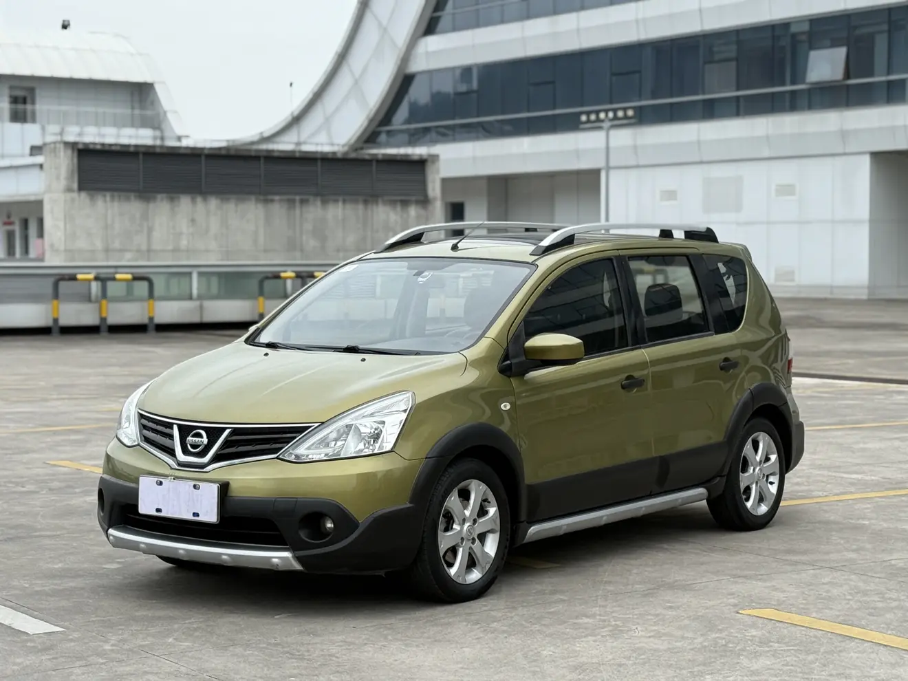 Nissan Li Wei  из Китая