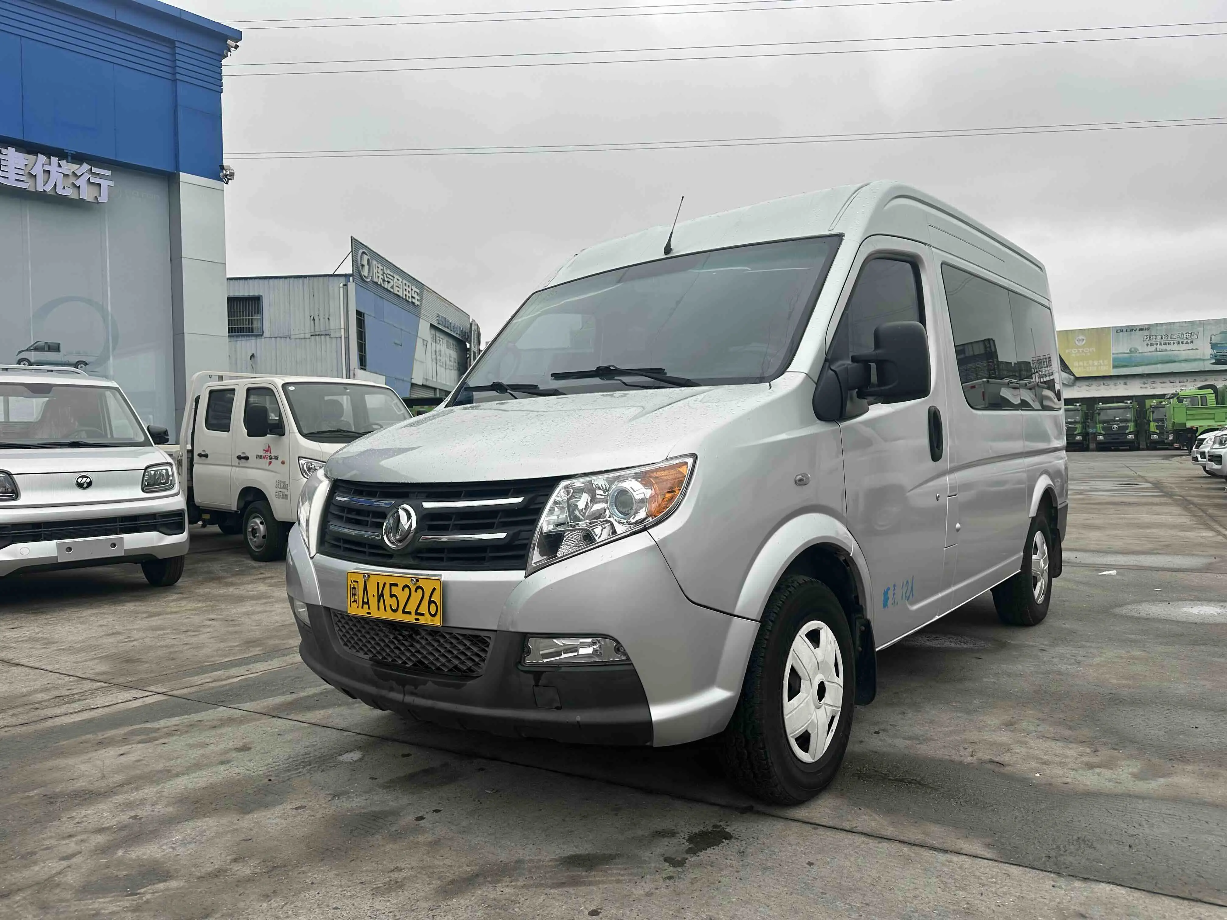 Dongfeng Yufeng  из Китая
