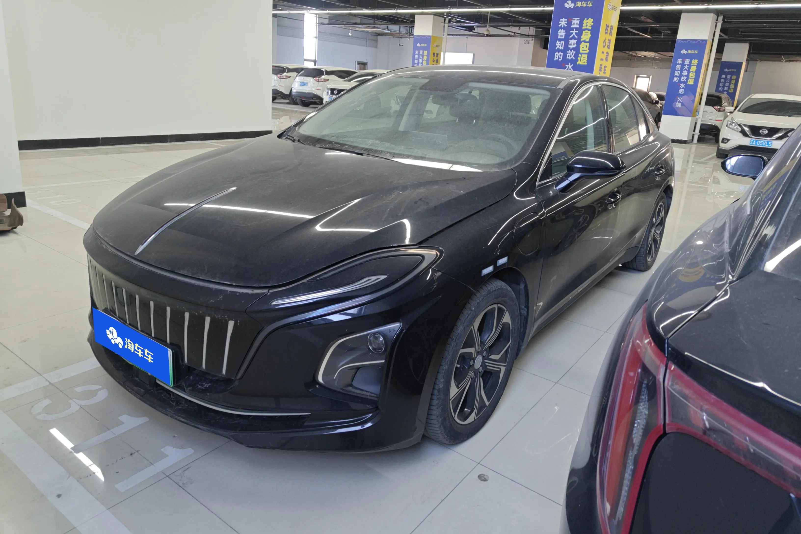 Hongqi E-QM5  из Китая