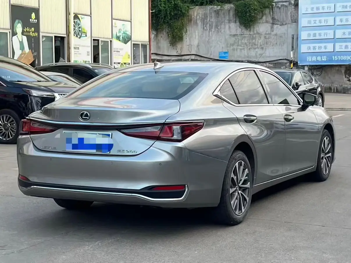 Lexus ES
