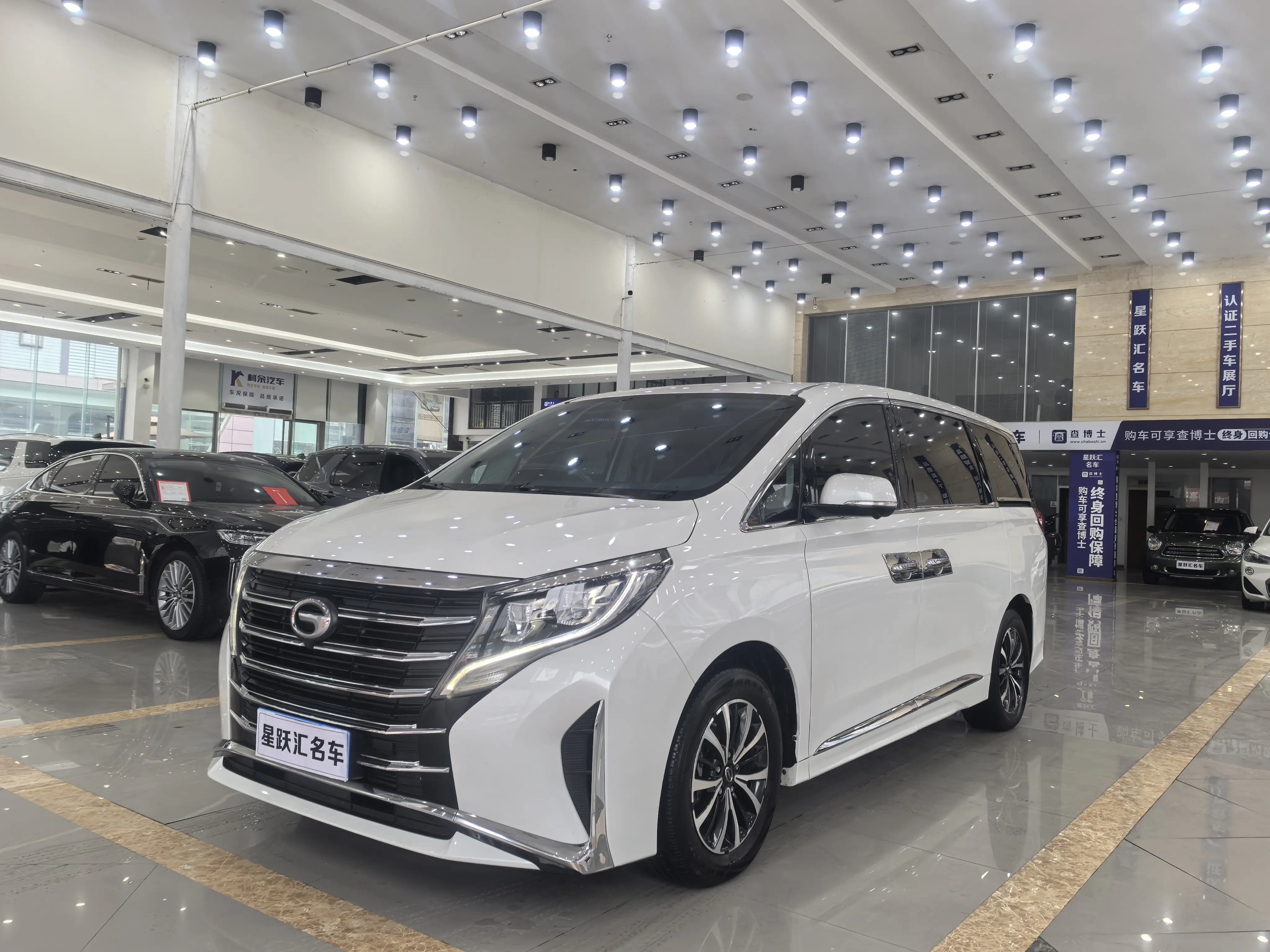 GAC Trumpchi M8  из Китая