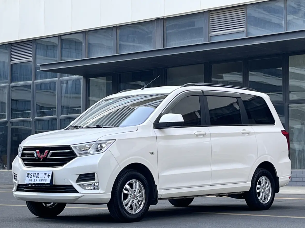 Wuling Hongguang  из Китая