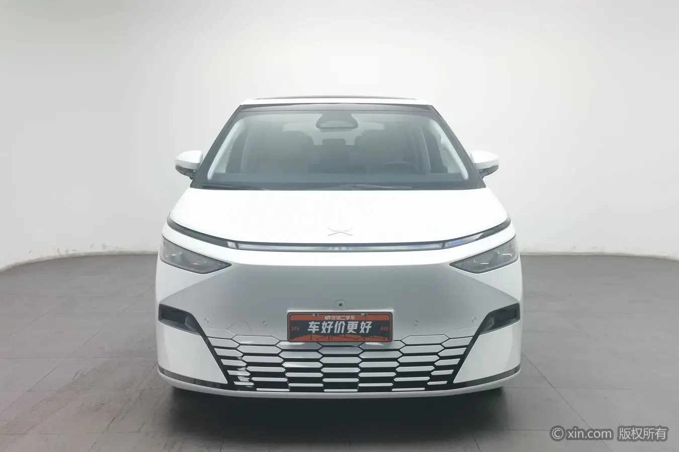 Xpeng X9  из Китая